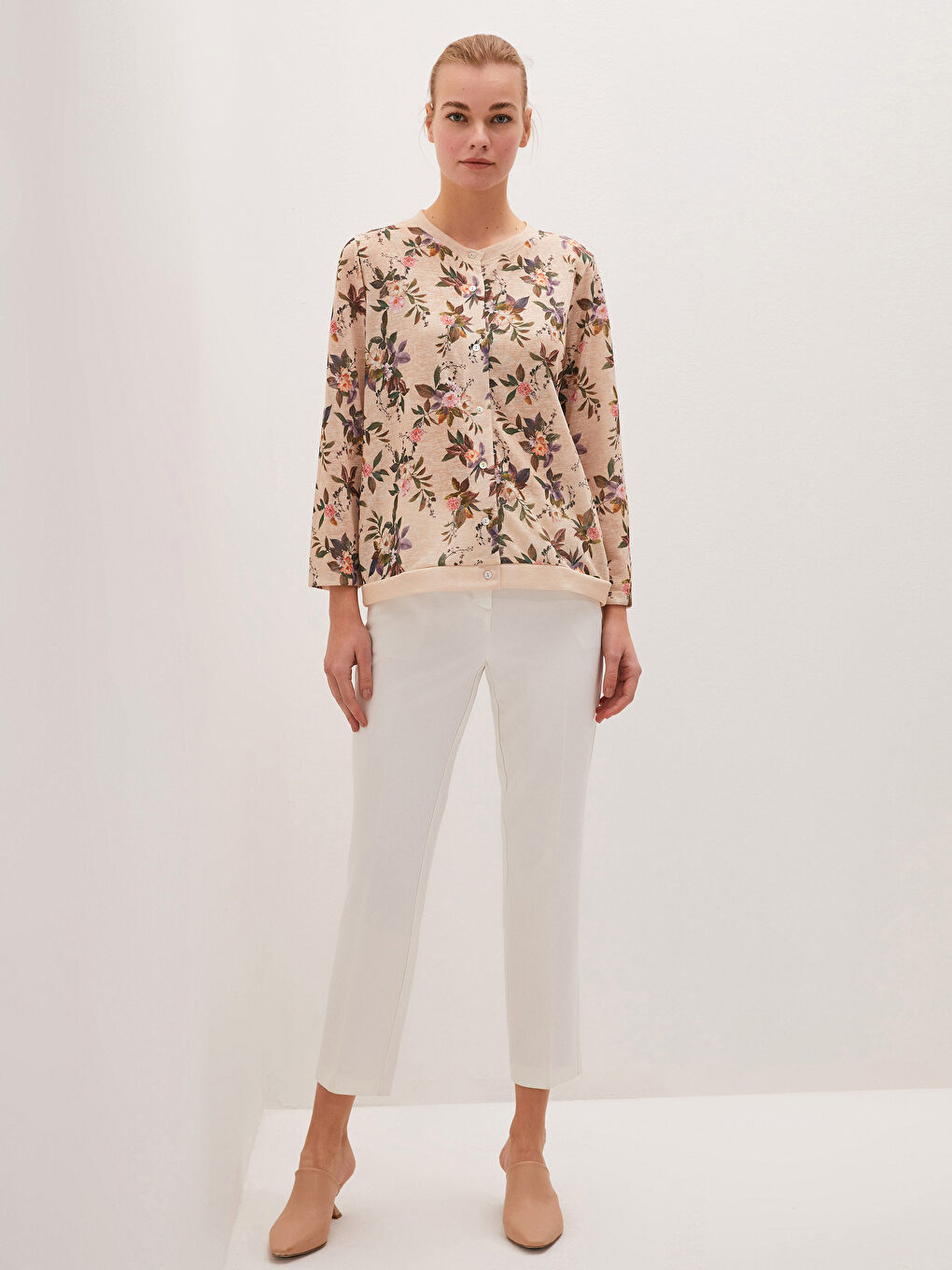 Cardigan pour Femmes à Col Rond Imprimé Floral avec Fermeture à Boutons et Manches Longues-3