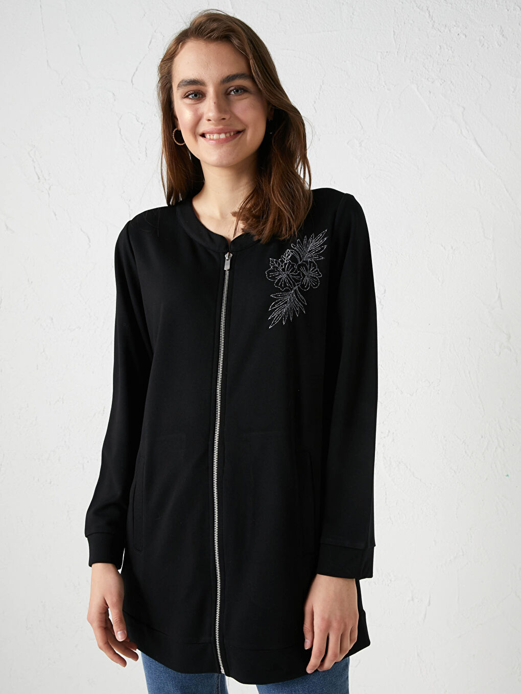 Siyah Bisiklet Yaka Nakışlı Fermuarlı Uzun Kollu Kadın Hırka-5