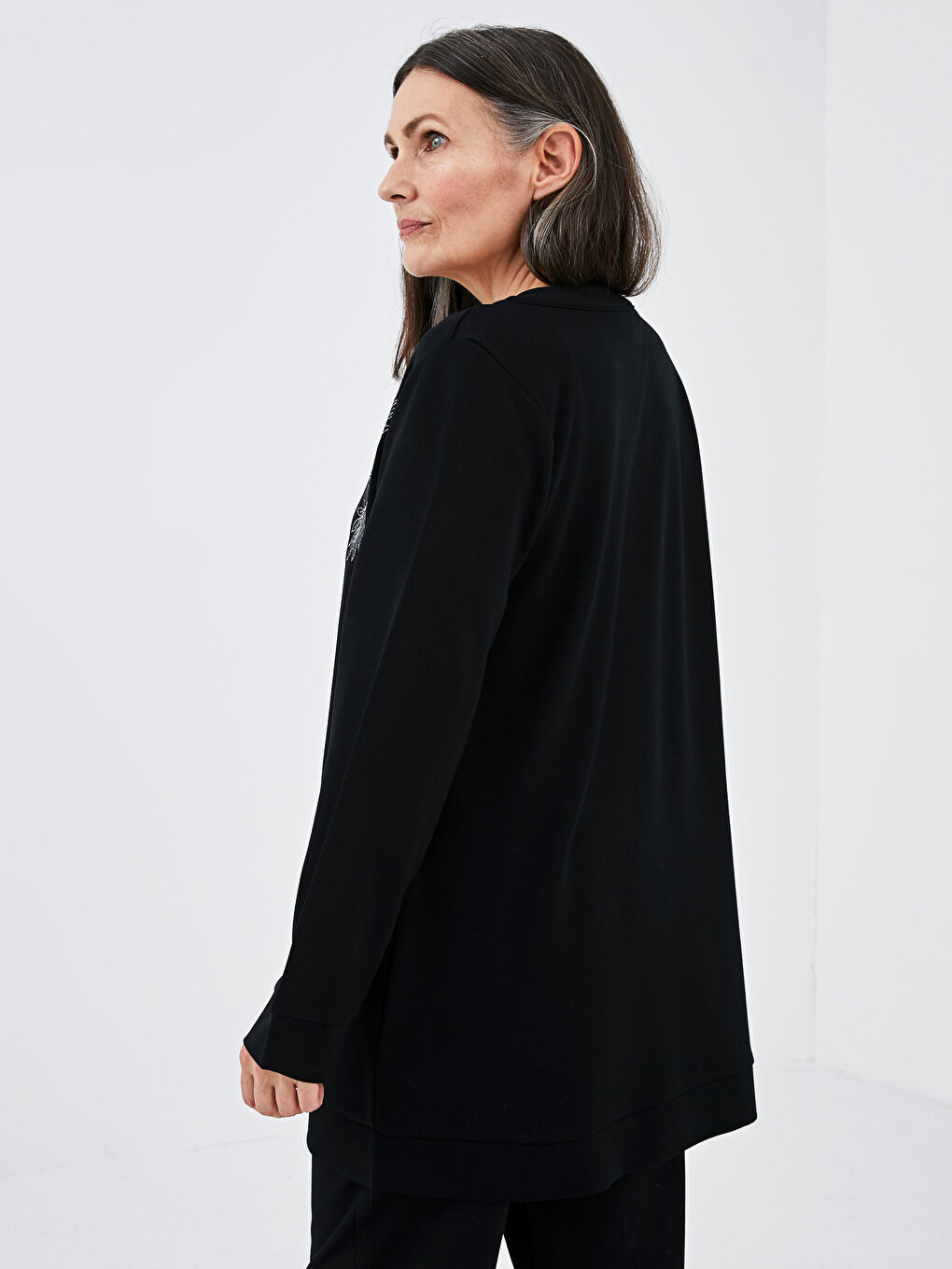 Siyah Bisiklet Yaka Nakışlı Fermuarlı Uzun Kollu Kadın Hırka-3