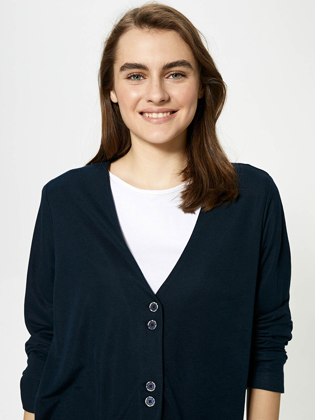 كارديجان للسيدات بياقة على شكل حرف V بتفاصيل جيوب وإغلاق بأزرار وكم طويل-2