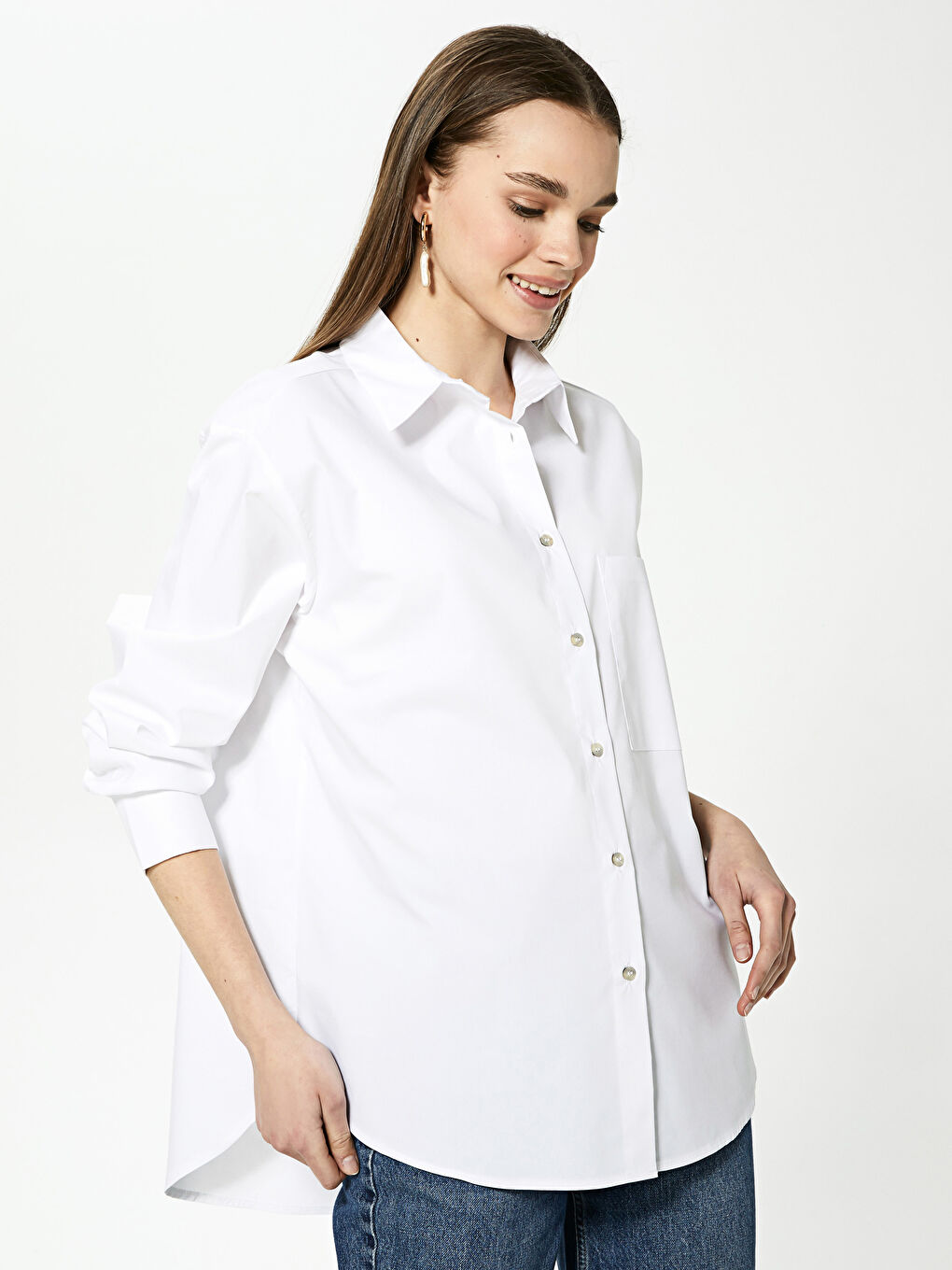 Beyaz Cep Detaylı Düğme Kapamalı Uzun Kollu Poplin Kadın Gömlek-7