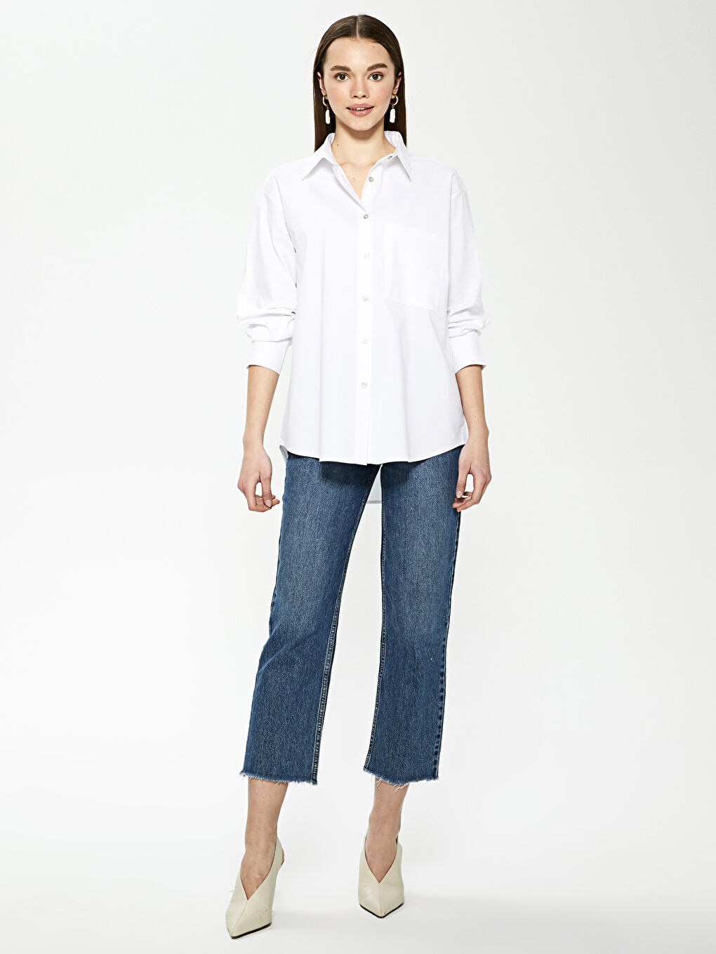 Beyaz Cep Detaylı Düğme Kapamalı Uzun Kollu Poplin Kadın Gömlek-9