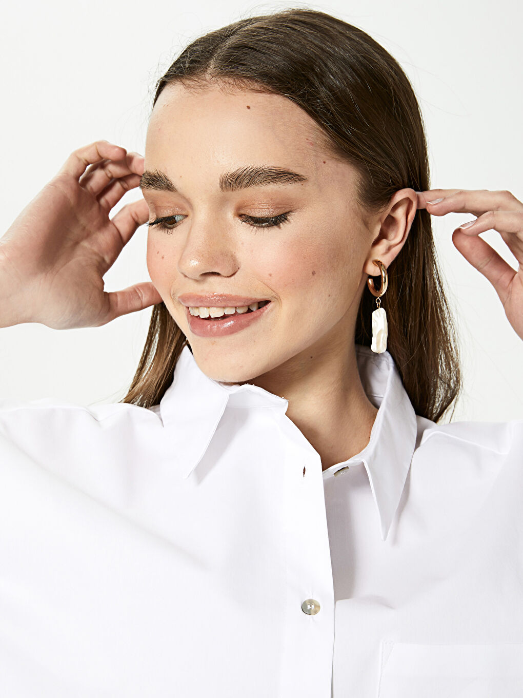 Beyaz Cep Detaylı Düğme Kapamalı Uzun Kollu Poplin Kadın Gömlek-10