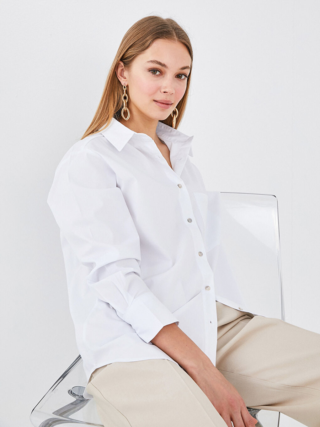 Beyaz Cep Detaylı Düğme Kapamalı Uzun Kollu Poplin Kadın Gömlek-2