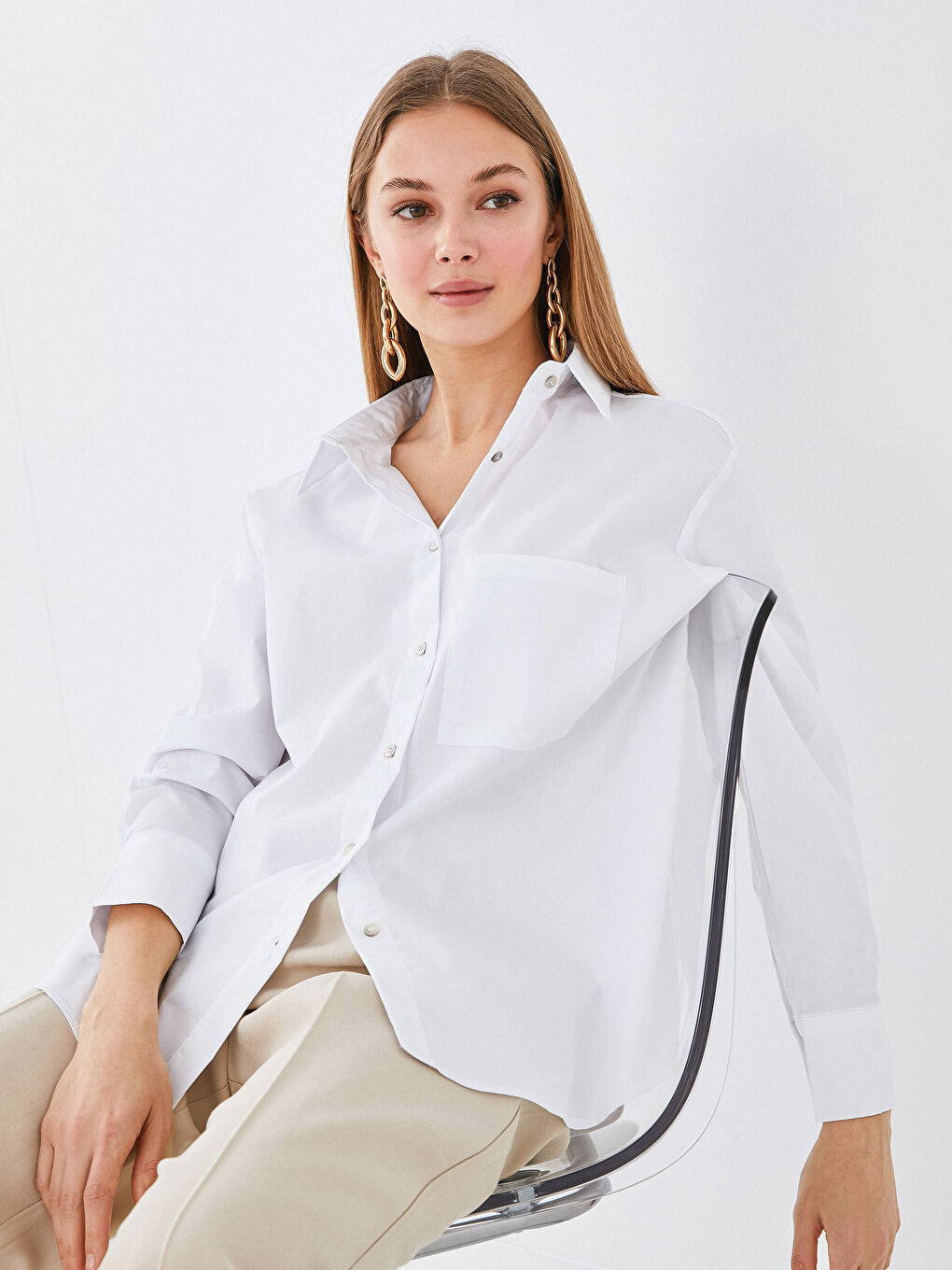 Beyaz Cep Detaylı Düğme Kapamalı Uzun Kollu Poplin Kadın Gömlek-3