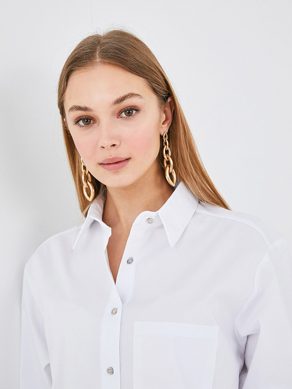 Beyaz Cep Detaylı Düğme Kapamalı Uzun Kollu Poplin Kadın Gömlek-4