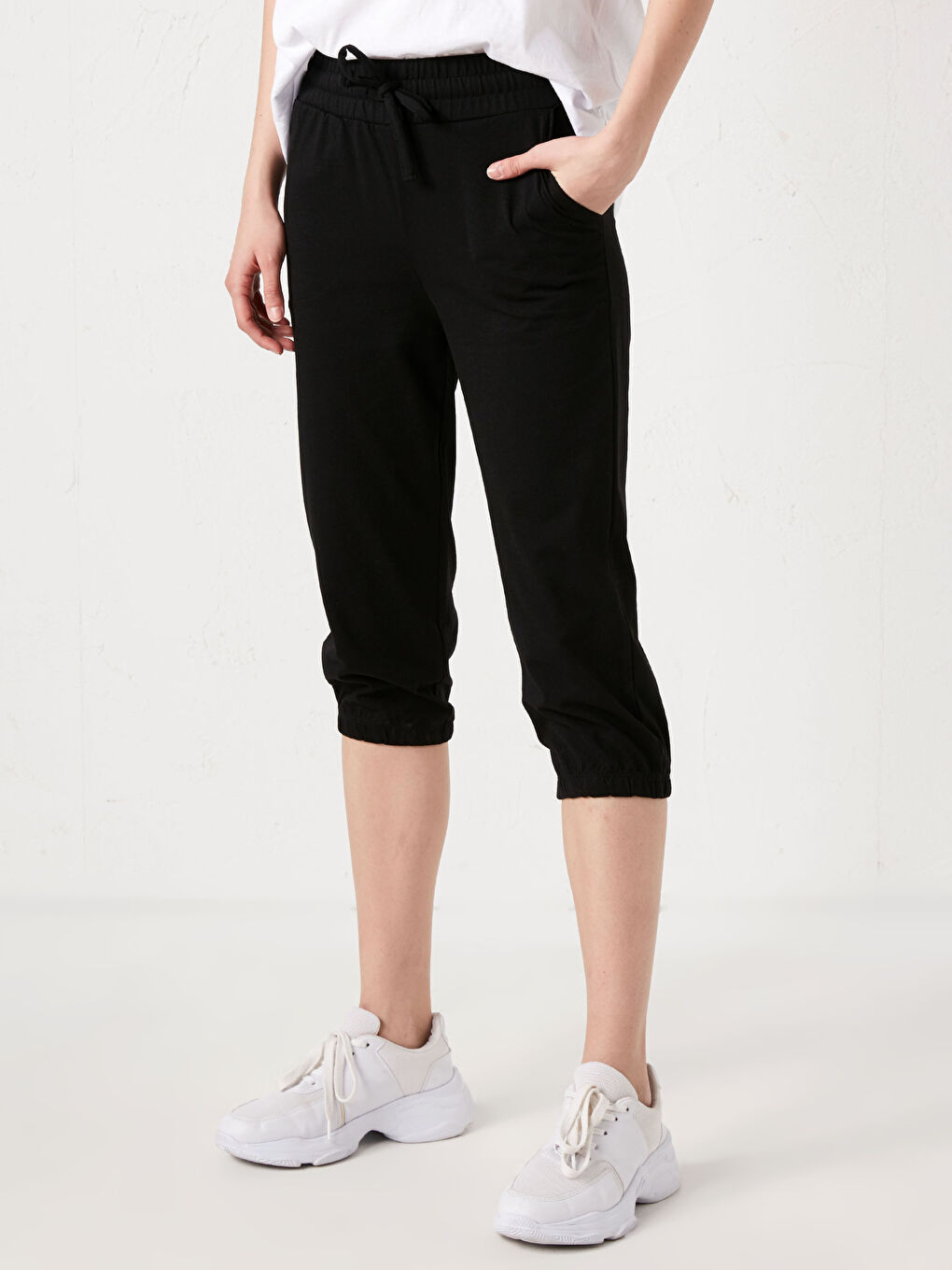 Siyah Beli Lastikli Bağlama Detaylı Kadın Kapri-2