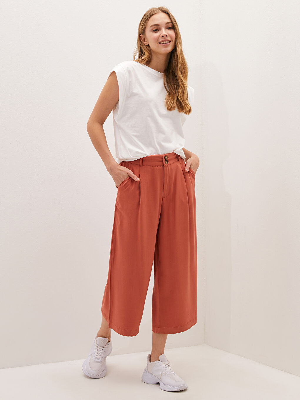 LCW Vision Caprihosen mit elastischem Bund und Taschen aus Gabardine für Damen -S1DL59Z8-RLQ