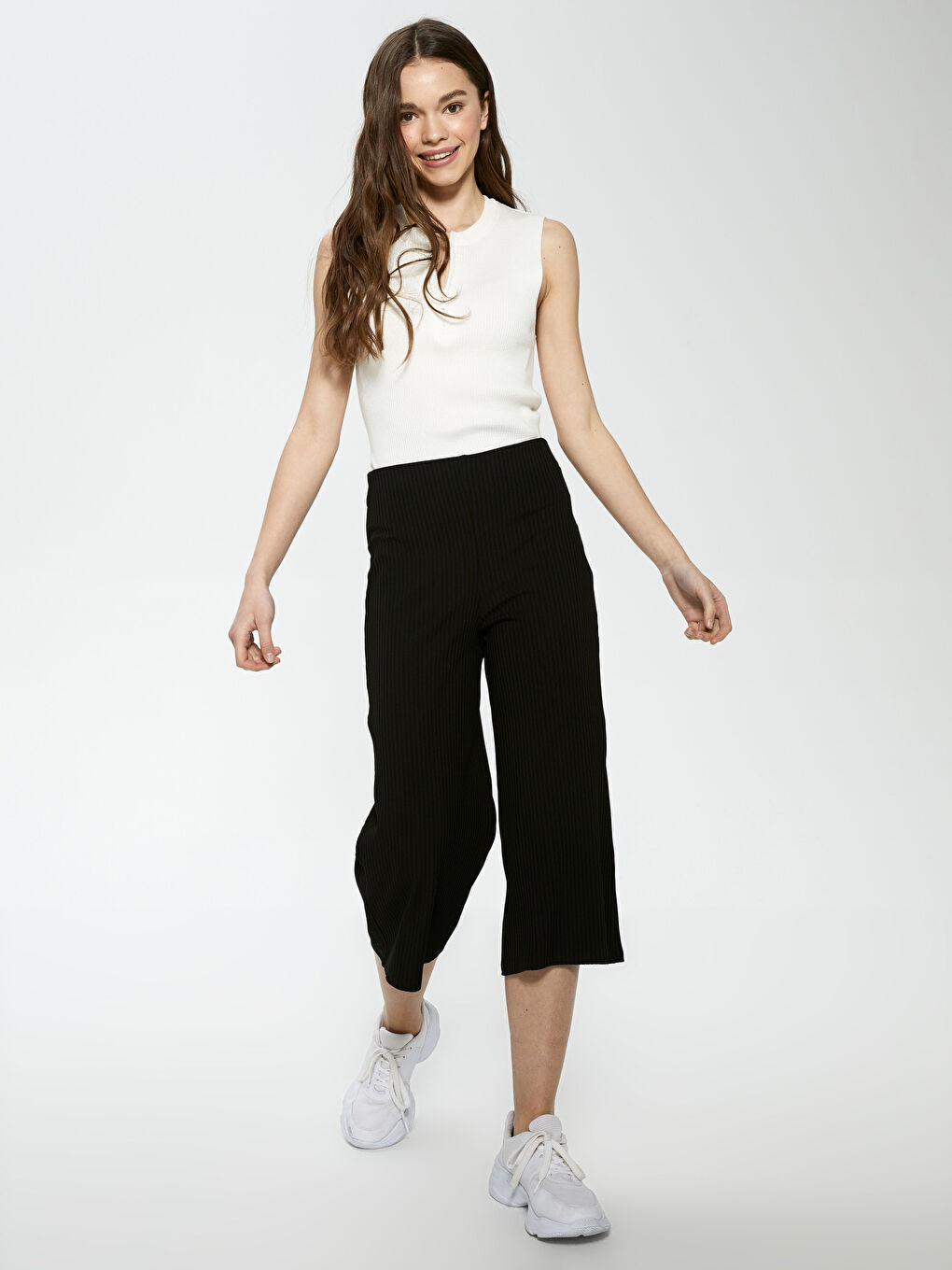 Elastic Waist Self-Patterned Wide Leg Women Capri