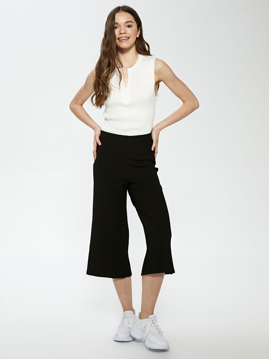 Elastic Waist Self-Patterned Wide Leg Women Capri-1