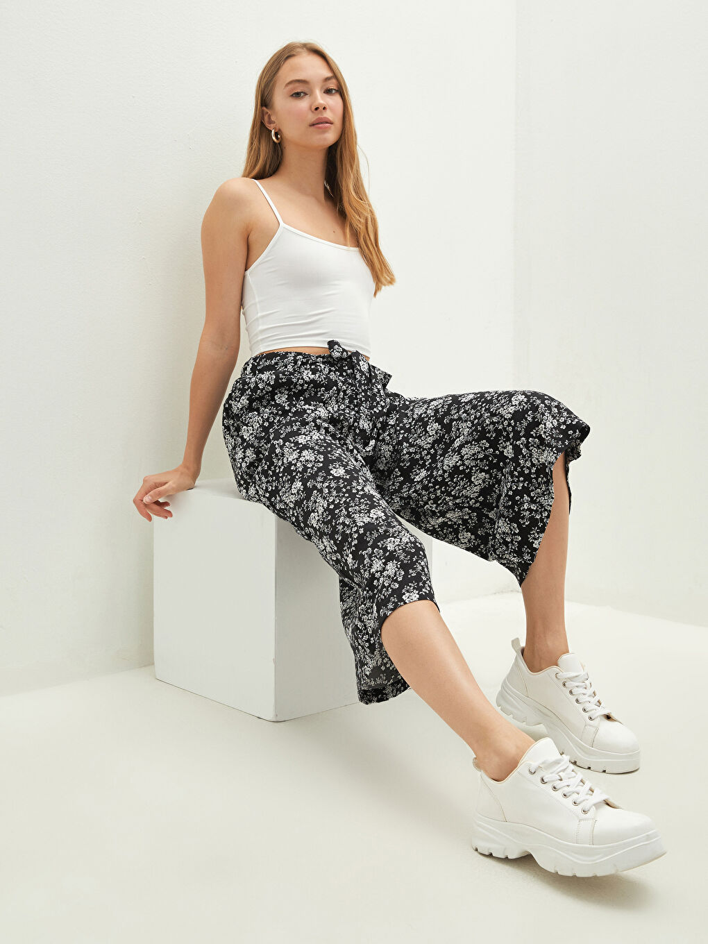 Elastic Waist Wide Fit Patterned Pocket Detailed Viscose Women's Capri