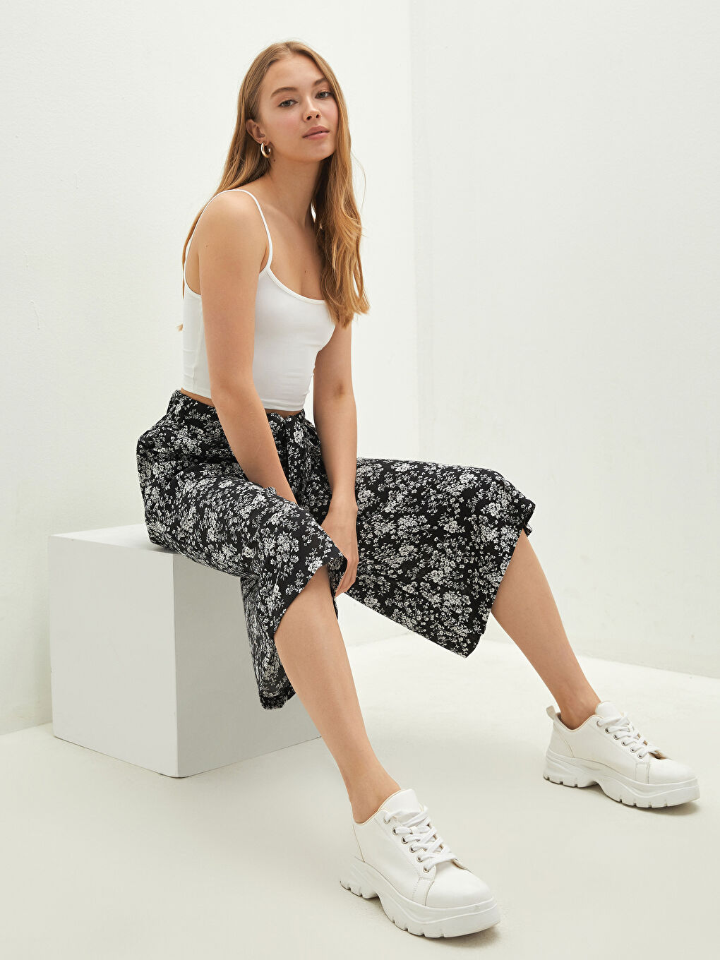 Elastic Waist Wide Fit Patterned Pocket Detailed Viscose Women's Capri-1