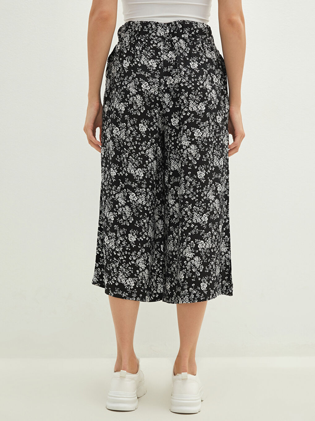 Elastic Waist Wide Fit Patterned Pocket Detailed Viscose Women's Capri-4