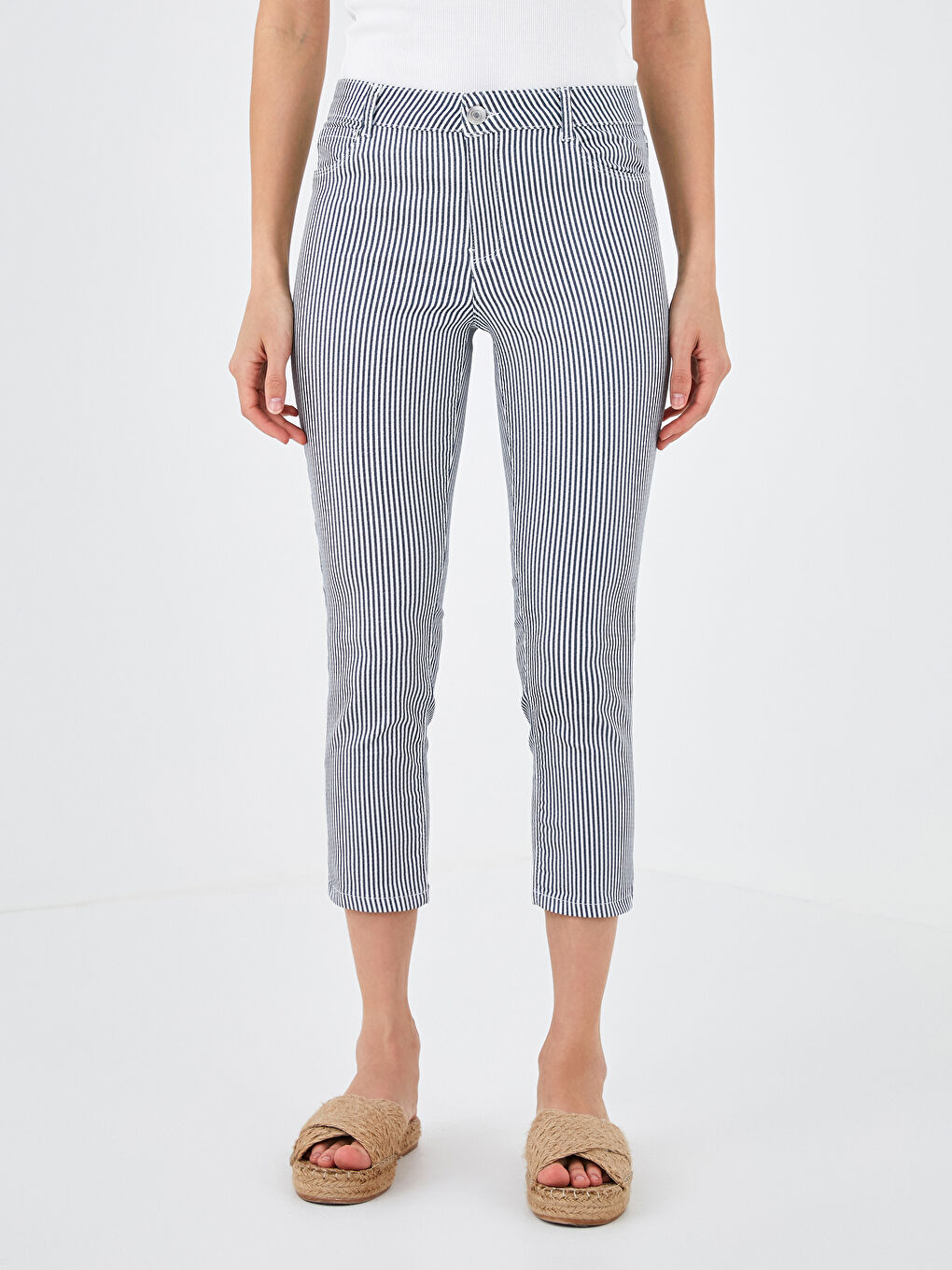 Slim Fit Pocket Detailed Striped Gabardine Women's Capri -S1DL68Z8-LEN