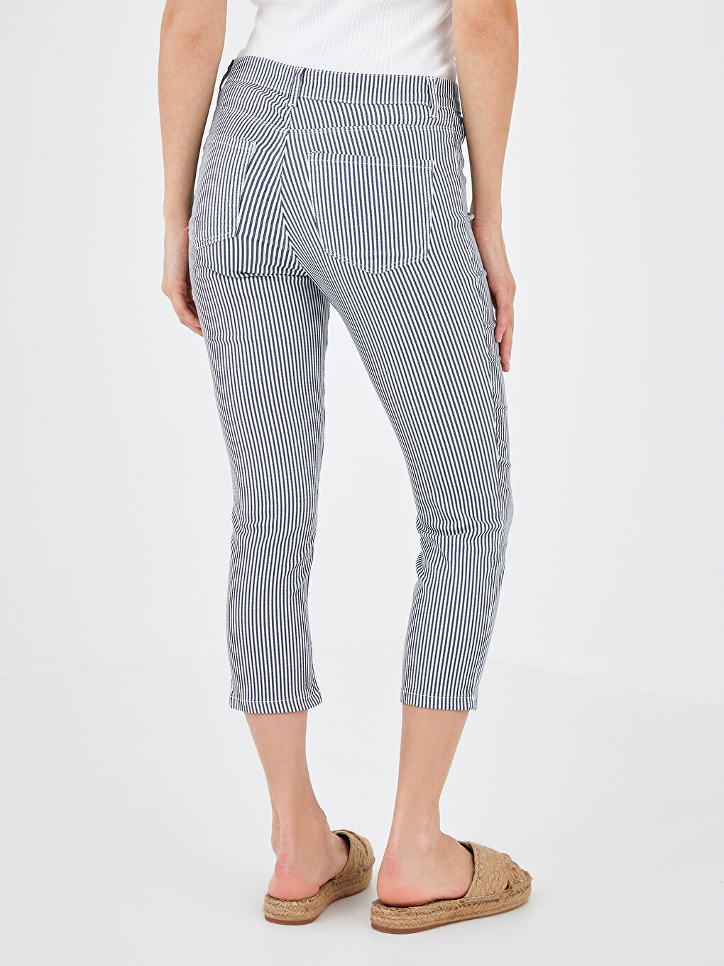 Slim Fit Pocket Detailed Striped Gabardine Women's Capri -S1DL68Z8-LEN