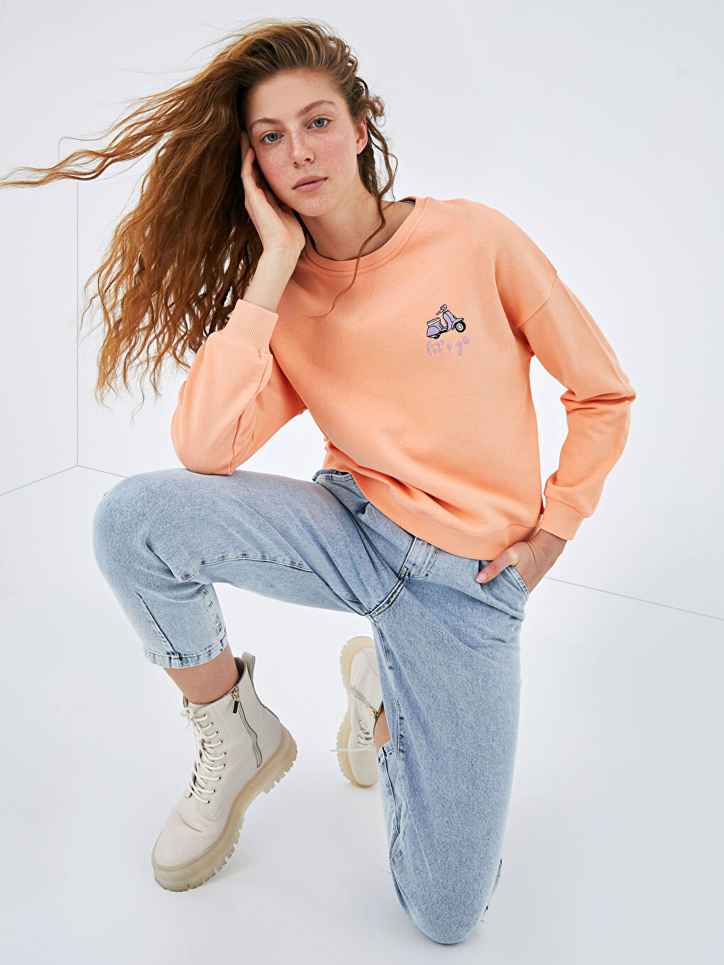 Свитшот с вышивкой буквами и длинными рукавами для женщин-2