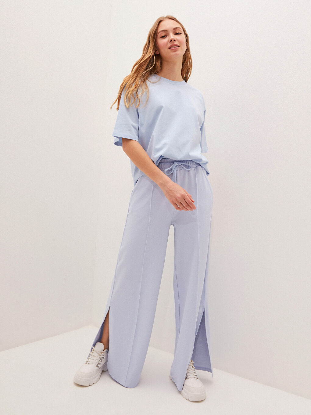 Women's Wide Leg With Elastic Waist Pocket Detailed Sweatpants-1