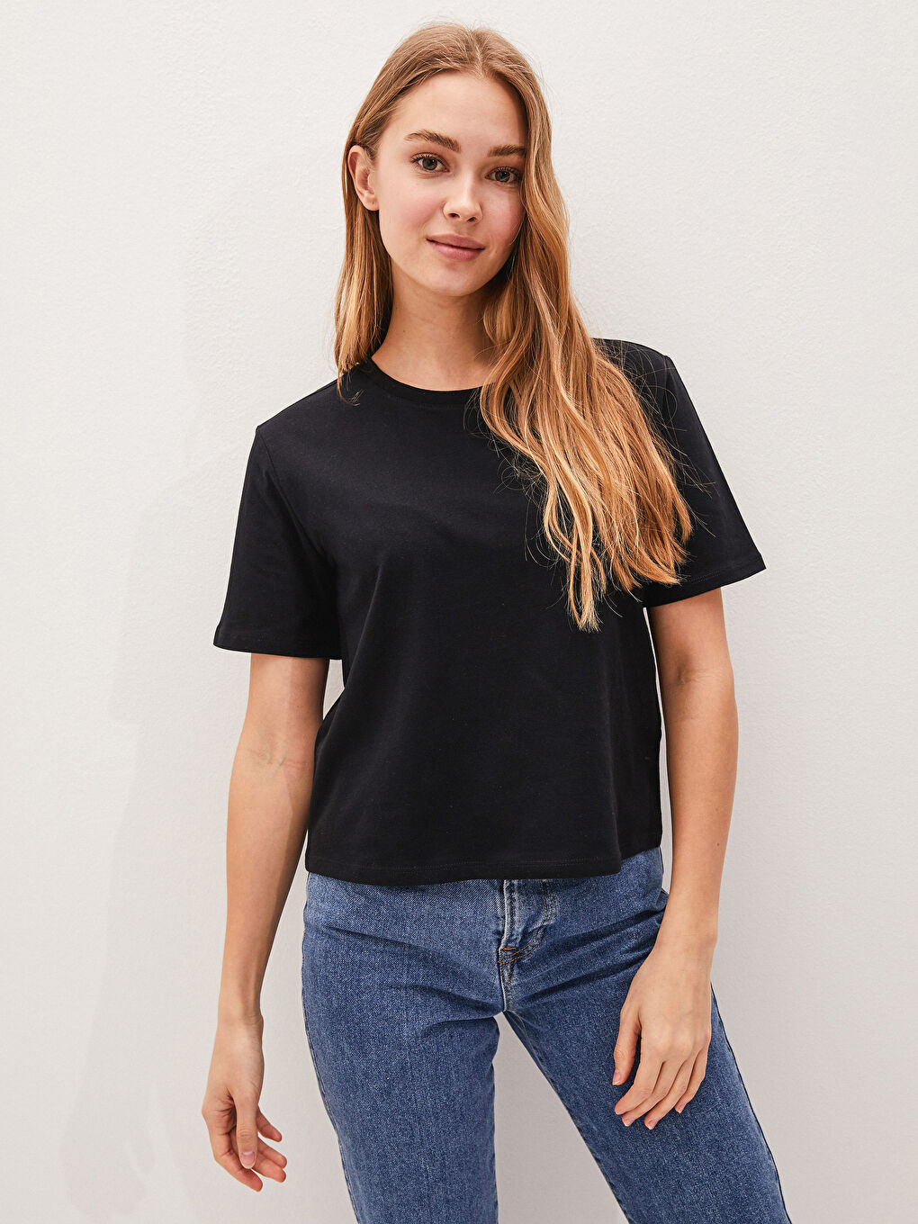 Siyah Bisiklet Yaka Düz Kısa Kollu Pamuklu Kadın Tişört