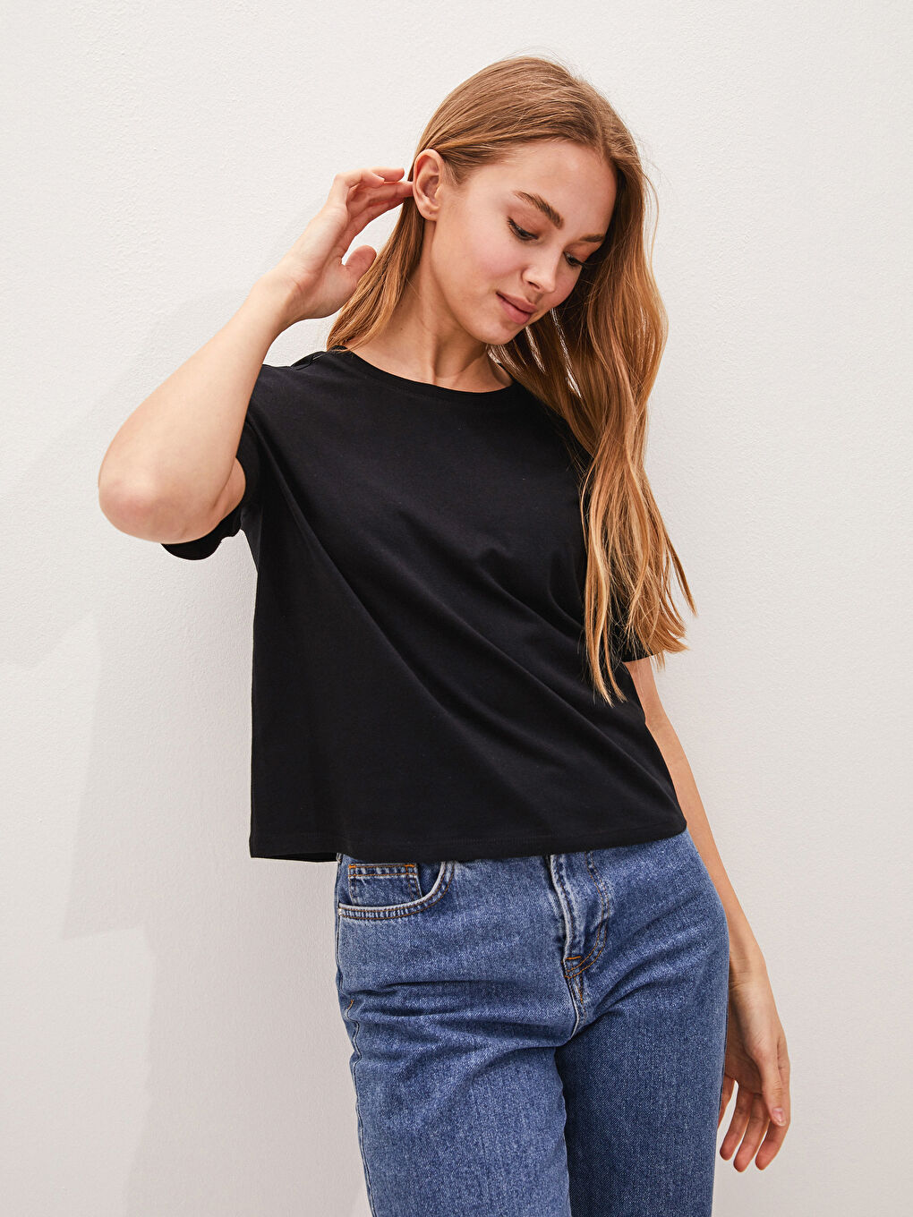 Siyah Bisiklet Yaka Düz Kısa Kollu Pamuklu Kadın Tişört-1