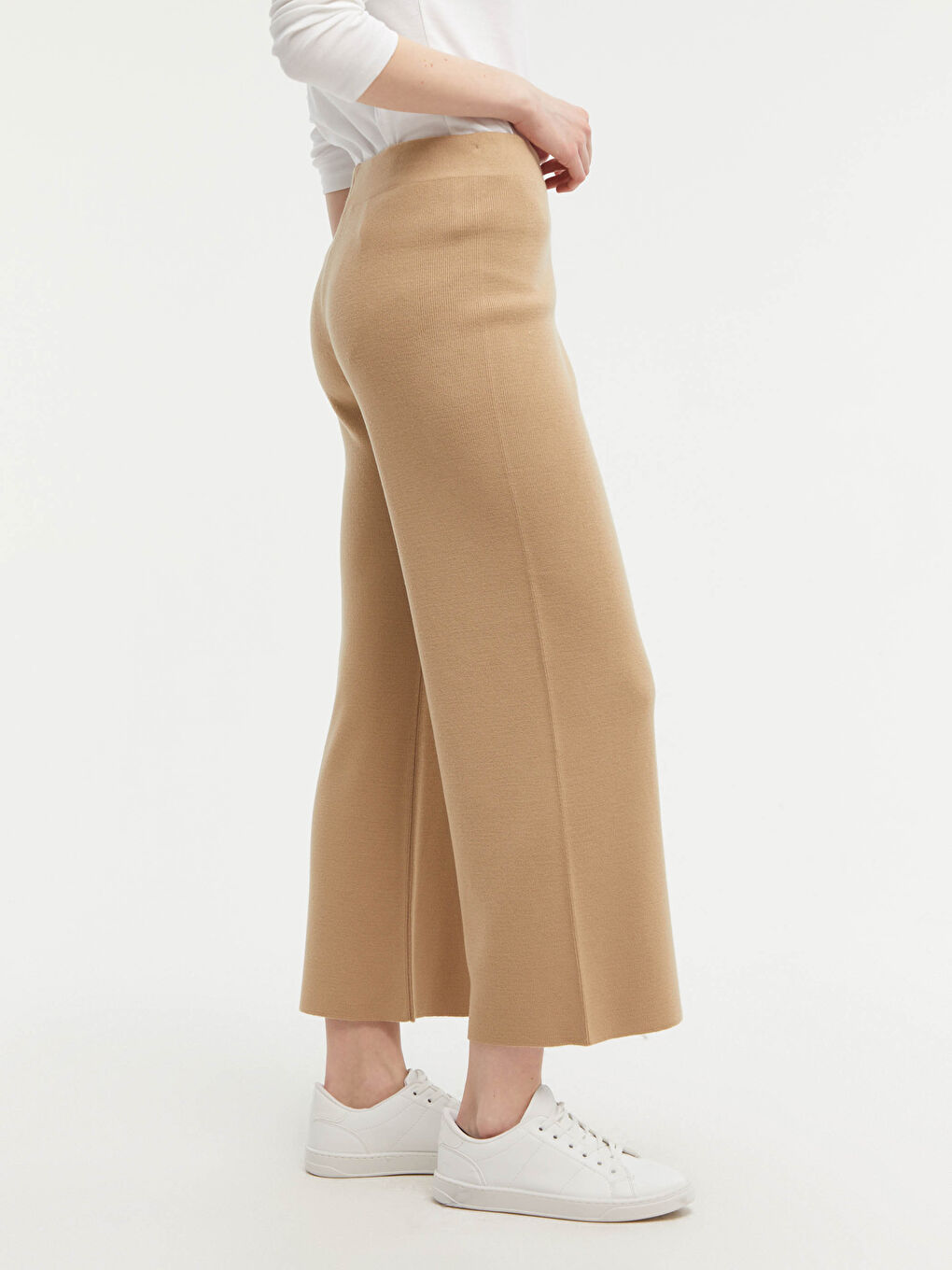 Bej Beli Lastikli Geniş Paça Triko Pantolon-2