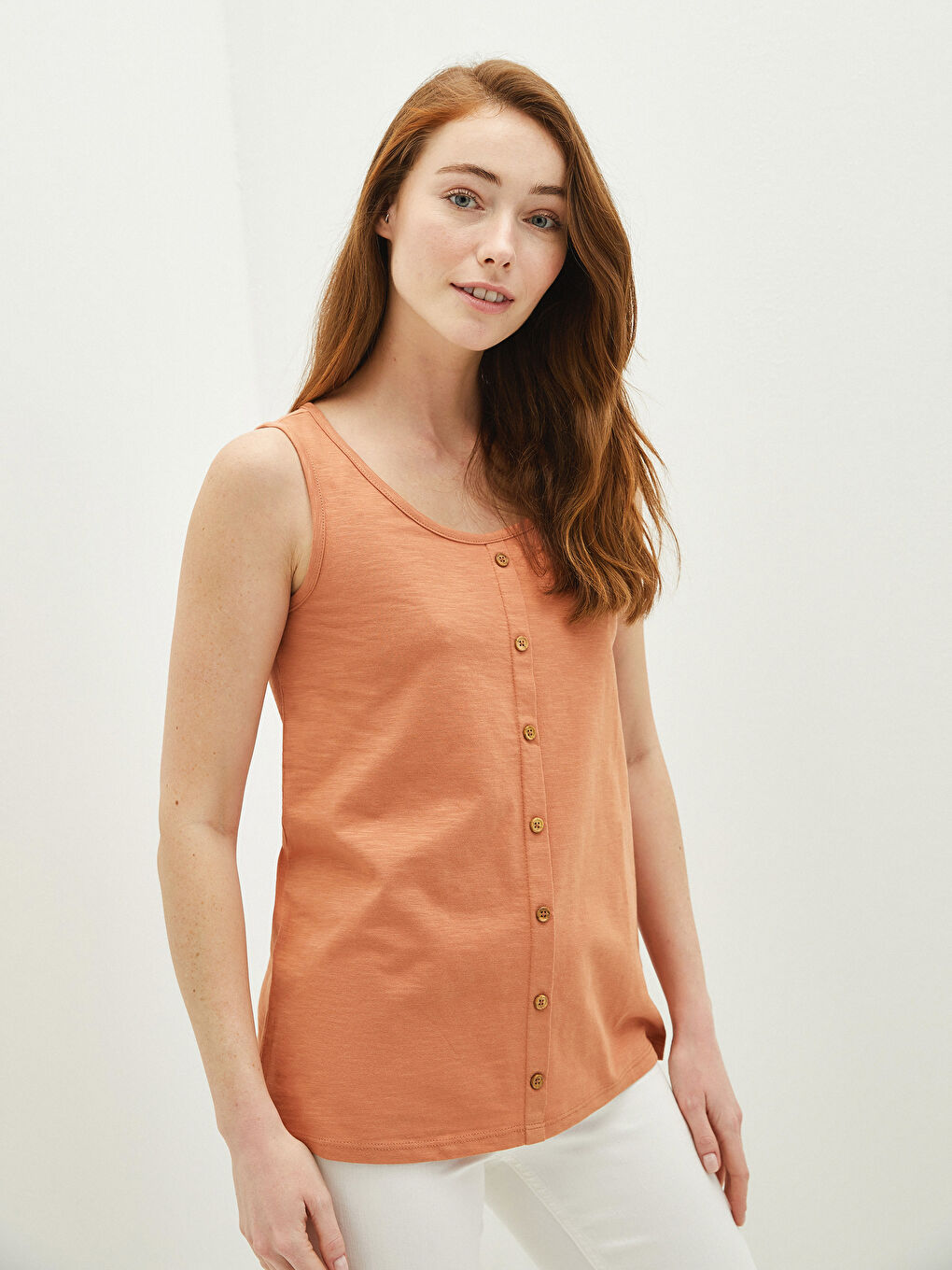 Turuncu U Yaka Kolsuz Düğme Detaylı Kadın Atlet