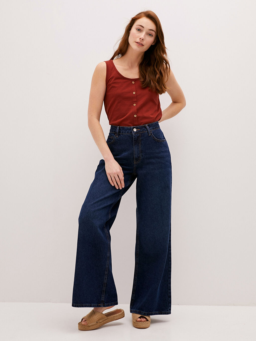 Bordo U Yaka Kolsuz Düğme Detaylı Kadın Atlet-3