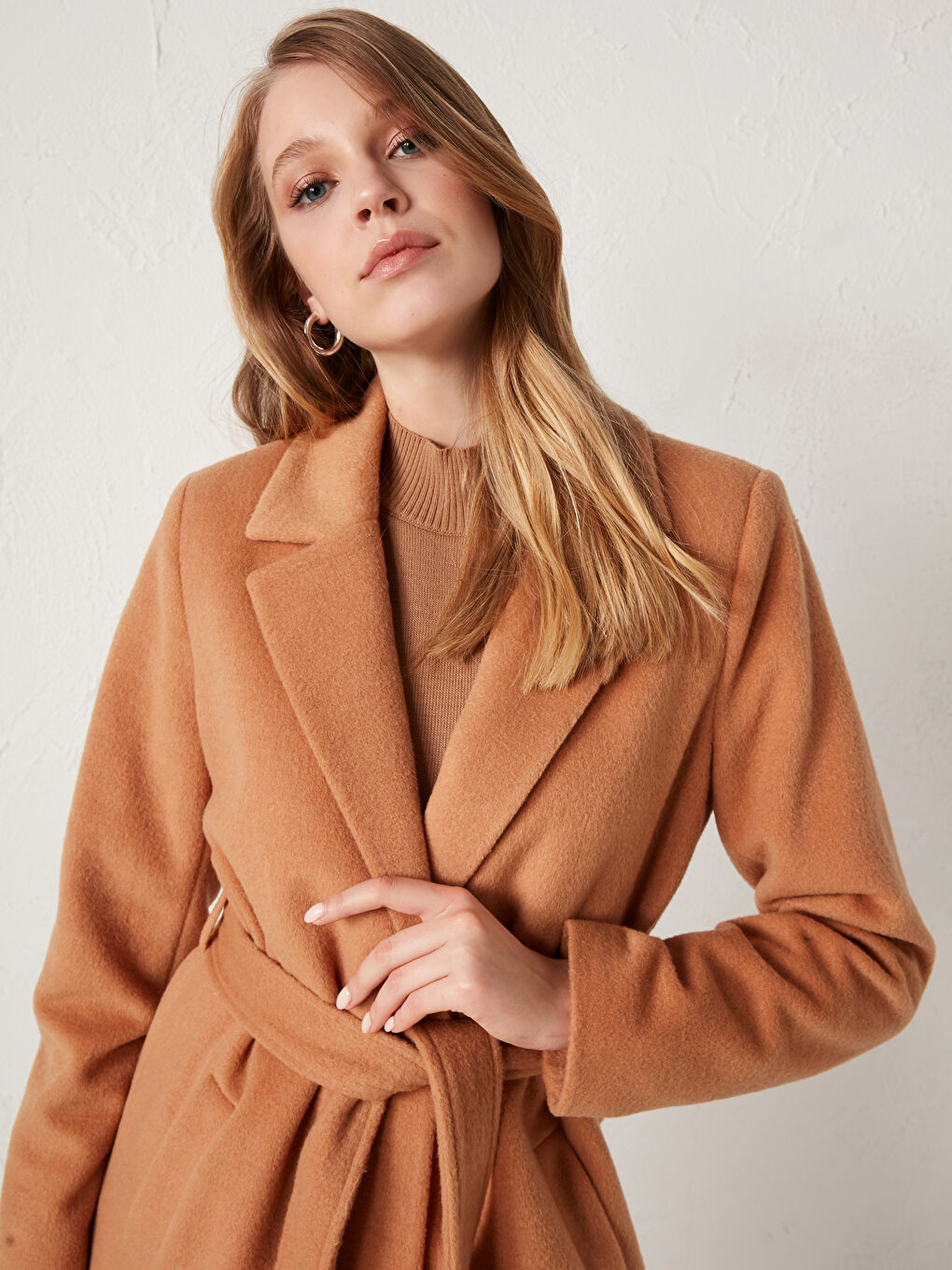 LCWAIKIKI Classic Jacket Collar Straight Belt Detailing Long Sleeves Thick Women's Stamp Coat -S1DM97Z8-DGX