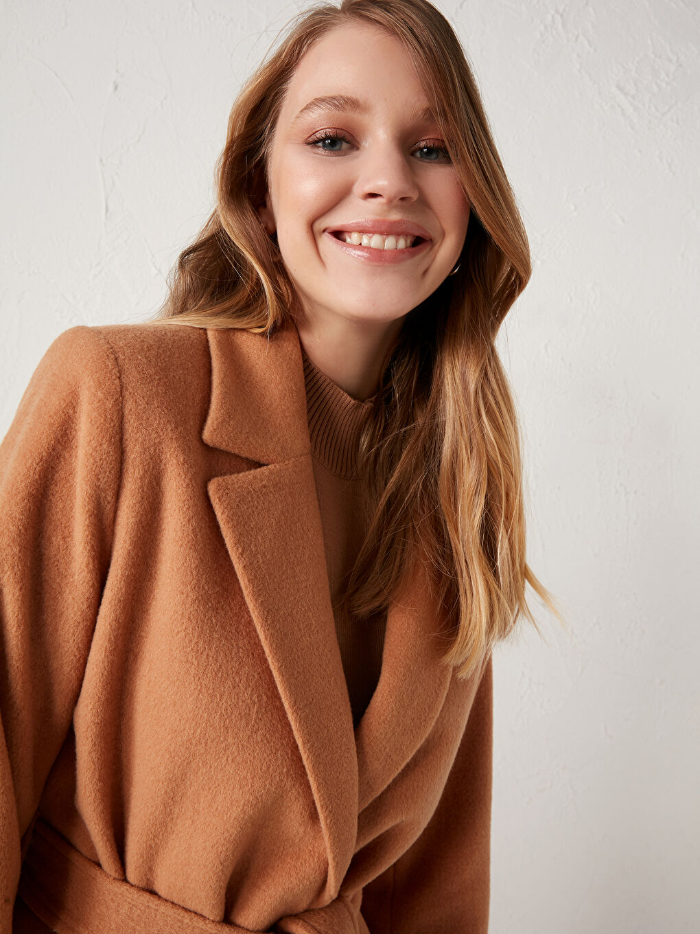 LCWAIKIKI Classic Jacket Collar Straight Belt Detailing Long Sleeves Thick Women's Stamp Coat -S1DM97Z8-DGX