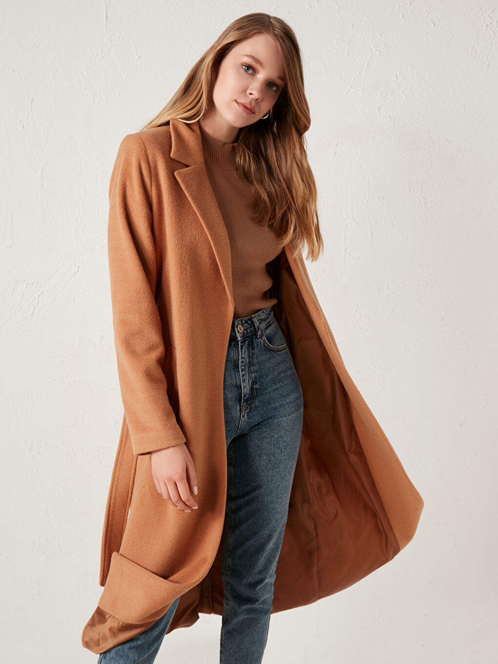 LCWAIKIKI Classic Jacket Collar Straight Belt Detailing Long Sleeves Thick Women's Stamp Coat -S1DM97Z8-DGX