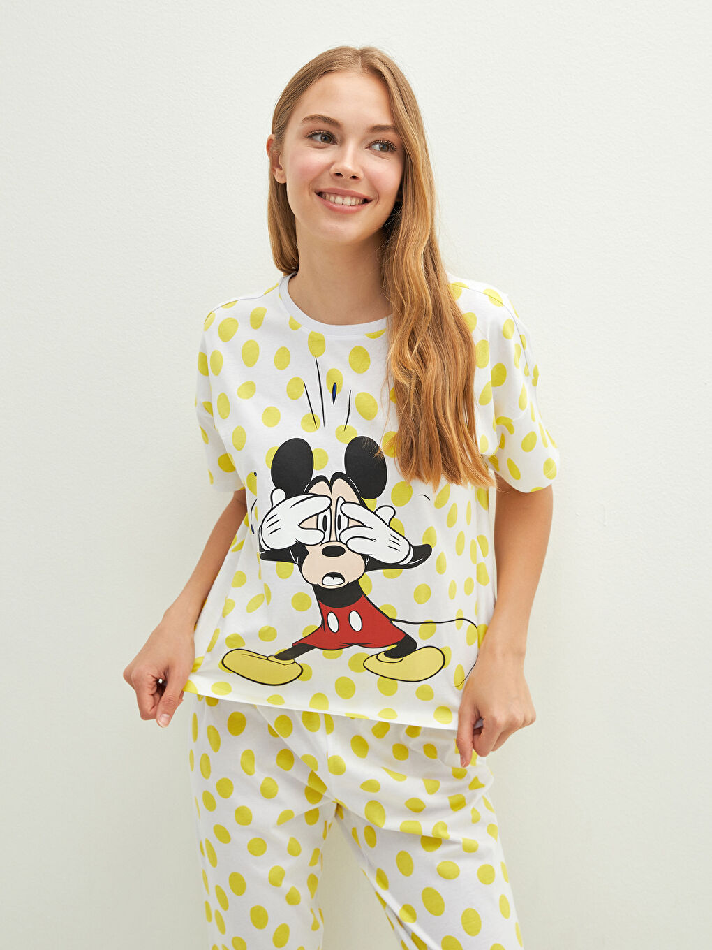 Beyaz Bisiklet Yaka Mickey Mouse Baskılı Kısa Kollu Kadın Pijama Takımı