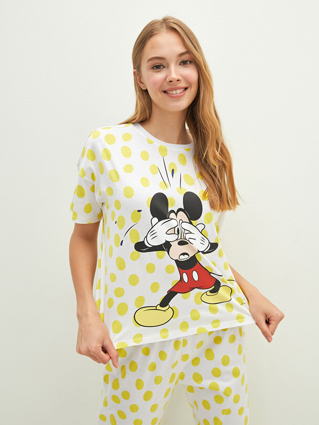 Beyaz Bisiklet Yaka Mickey Mouse Baskılı Kısa Kollu Kadın Pijama Takımı-1