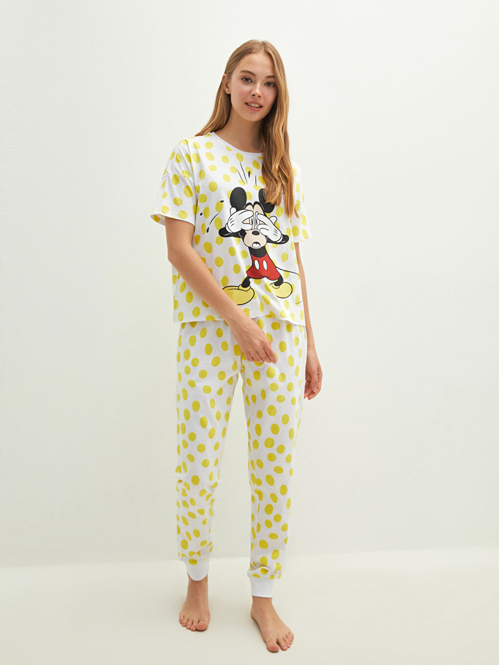Beyaz Bisiklet Yaka Mickey Mouse Baskılı Kısa Kollu Kadın Pijama Takımı-3