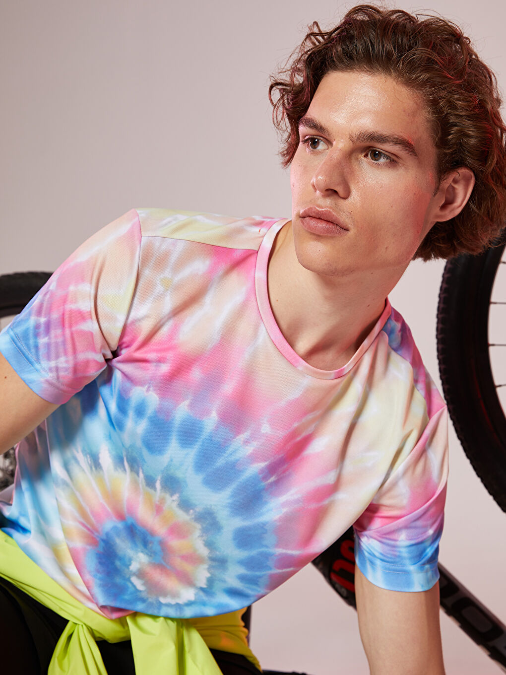 Turkuaz Bisiklet Yaka Kısa Kollu Baskılı Erkek Tişört-3