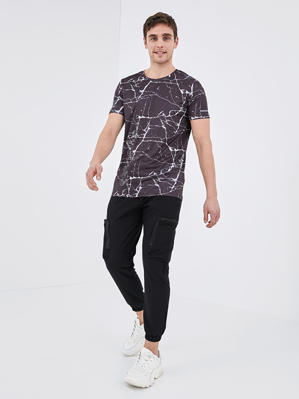 Siyah Bisiklet Yaka Kısa Kollu Aktif Spor Erkek Tişört-3