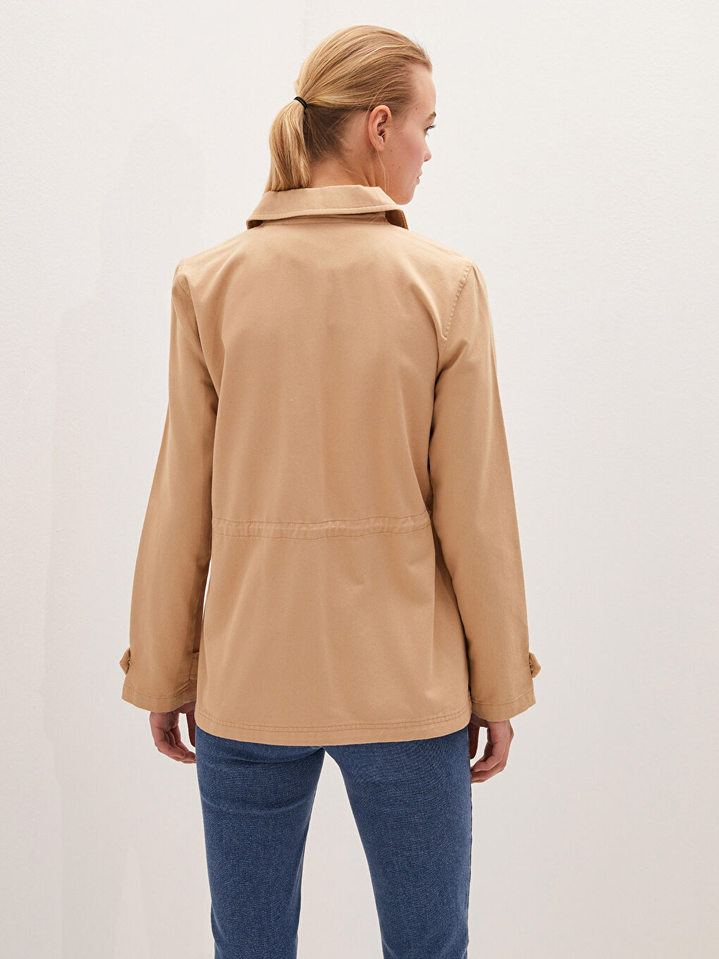 Bej Ceket Yaka Cep Detaylı Uzun Kollu Kadın Trençkot-3