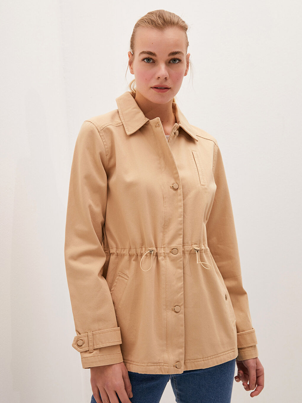 Bej Ceket Yaka Cep Detaylı Uzun Kollu Kadın Trençkot-4