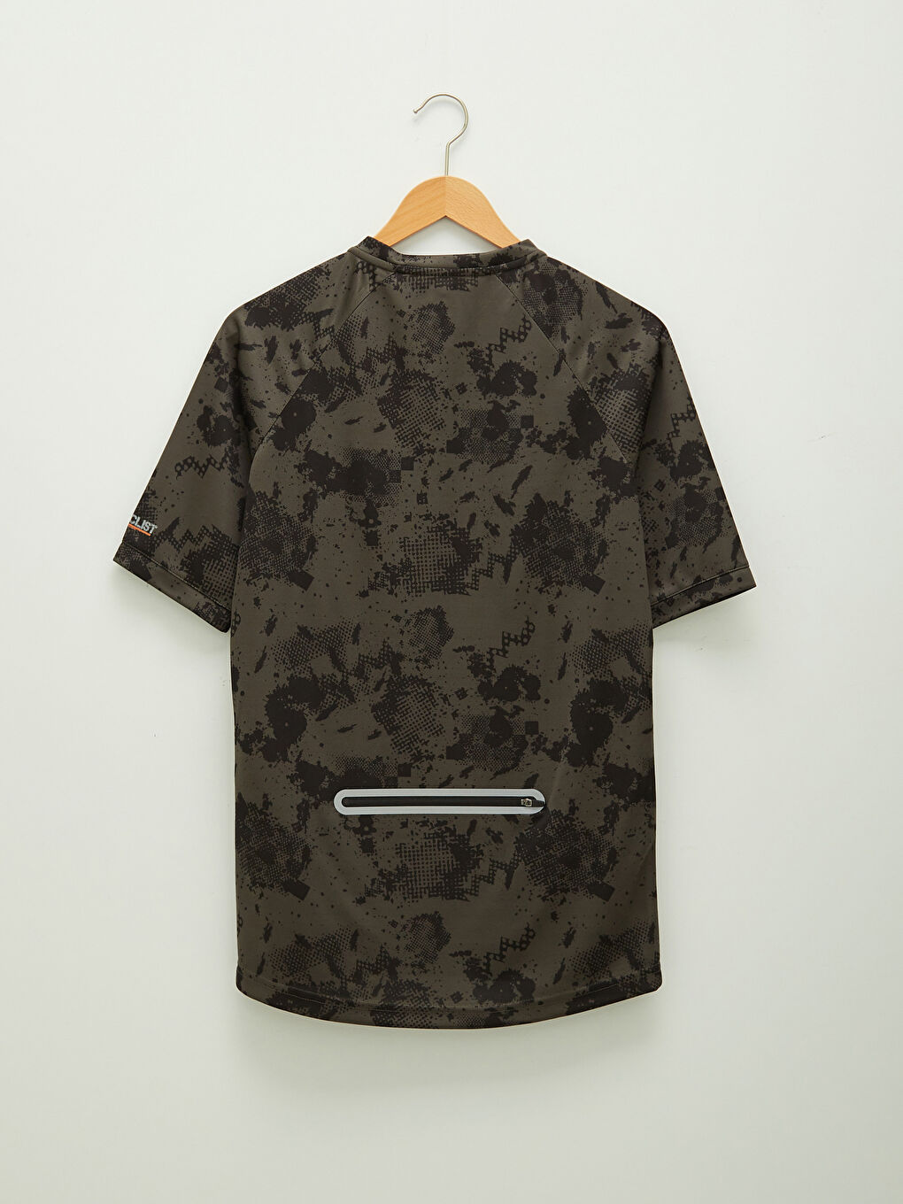 Siyah Fermuarlı Yaka Kısa Kollu Desenli Erkek Tişört-9