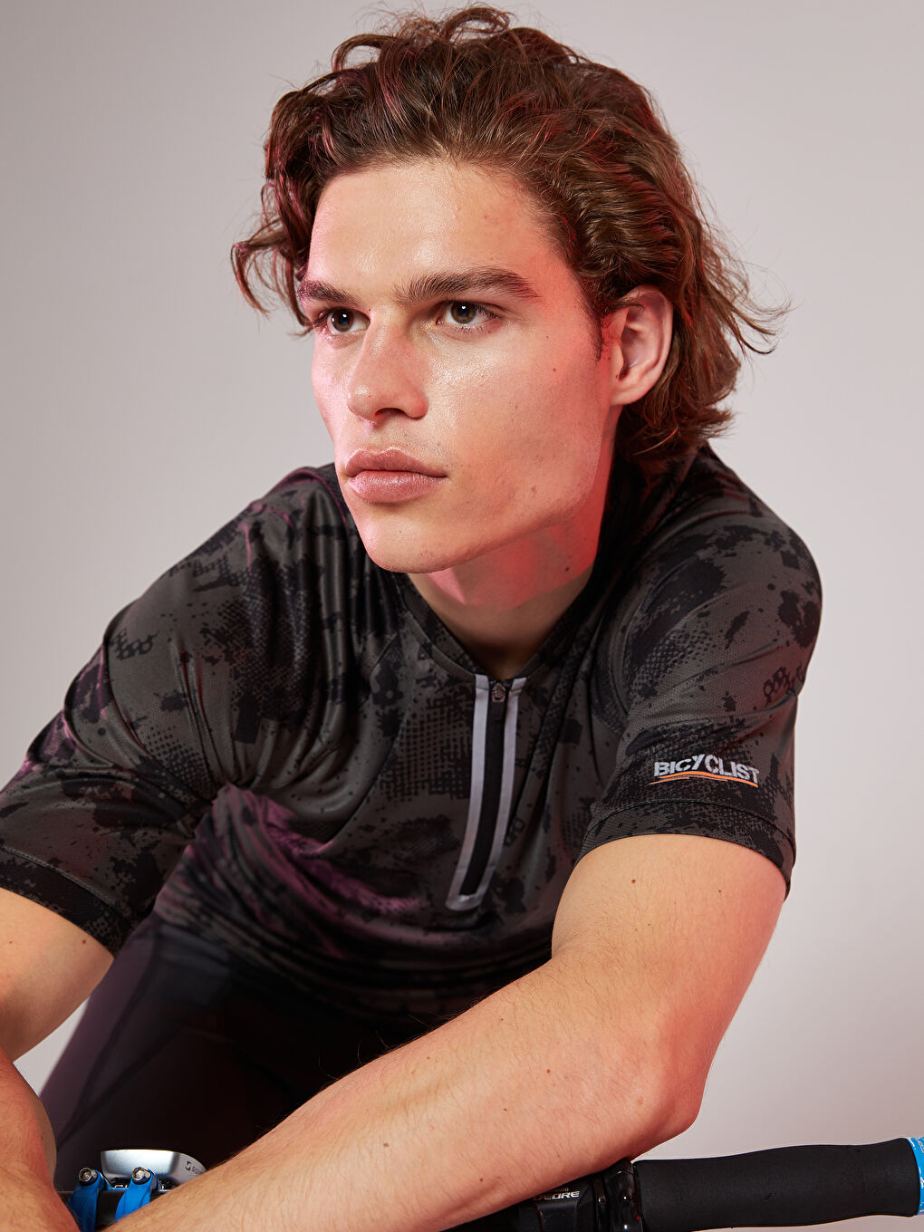 Siyah Fermuarlı Yaka Kısa Kollu Desenli Erkek Tişört-4