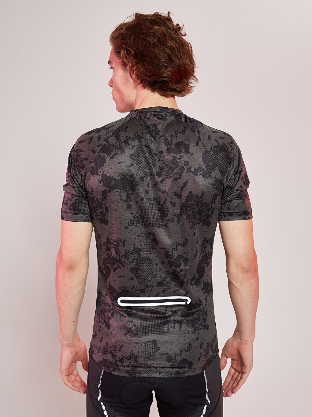 Siyah Fermuarlı Yaka Kısa Kollu Desenli Erkek Tişört-7