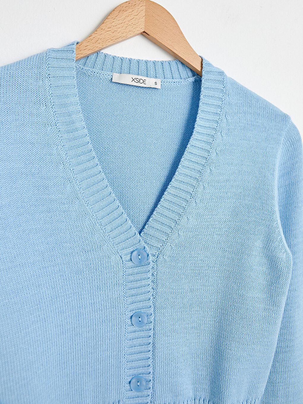 كارديجان تريكو بياقة على شكل حرف V بأزرار وكم طويل للسيدات-9