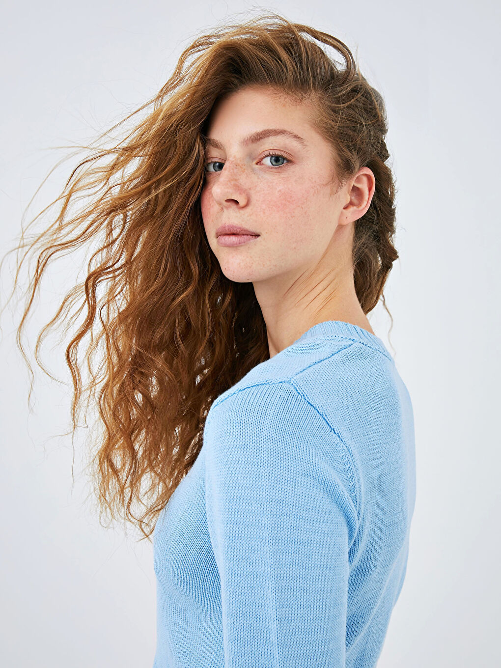 كارديجان تريكو بياقة على شكل حرف V بأزرار وكم طويل للسيدات-3