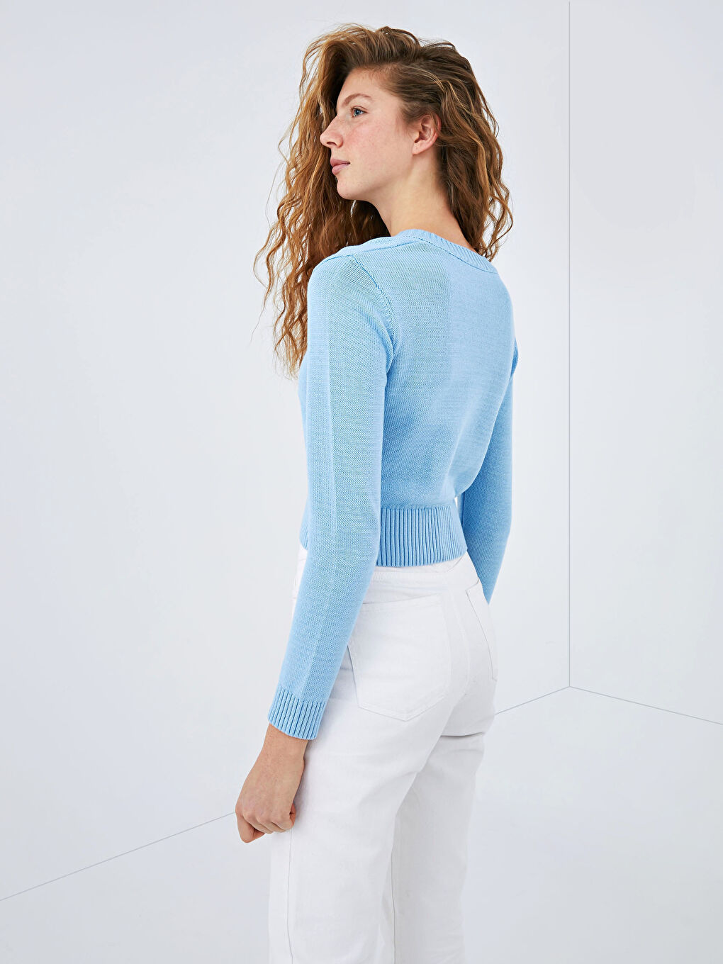 كارديجان تريكو بياقة على شكل حرف V بأزرار وكم طويل للسيدات-5