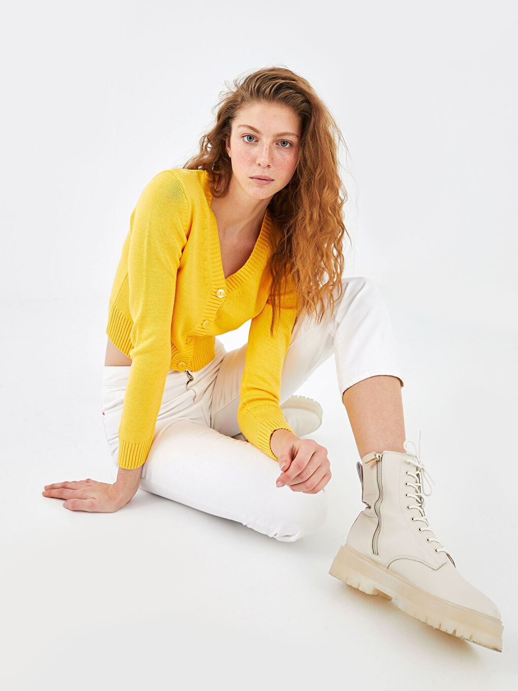 Sarı V Yaka Düğme Kapamalı Uzun Kollu Kadın Triko Hırka