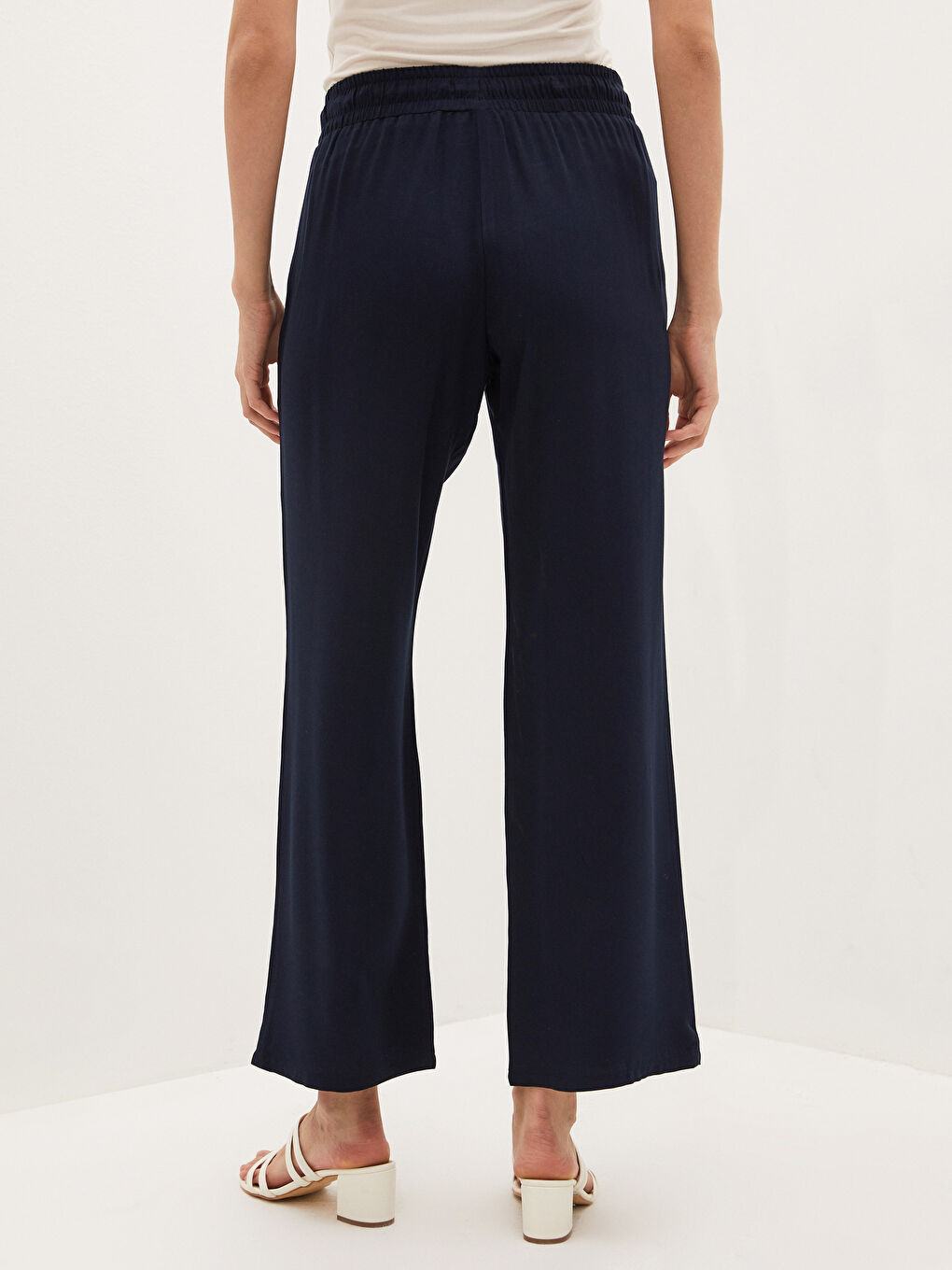 Lacivert Beli Lastikli Cep Detaylı Bol Fit Belmando Kumaş Kadın Pantolon-3