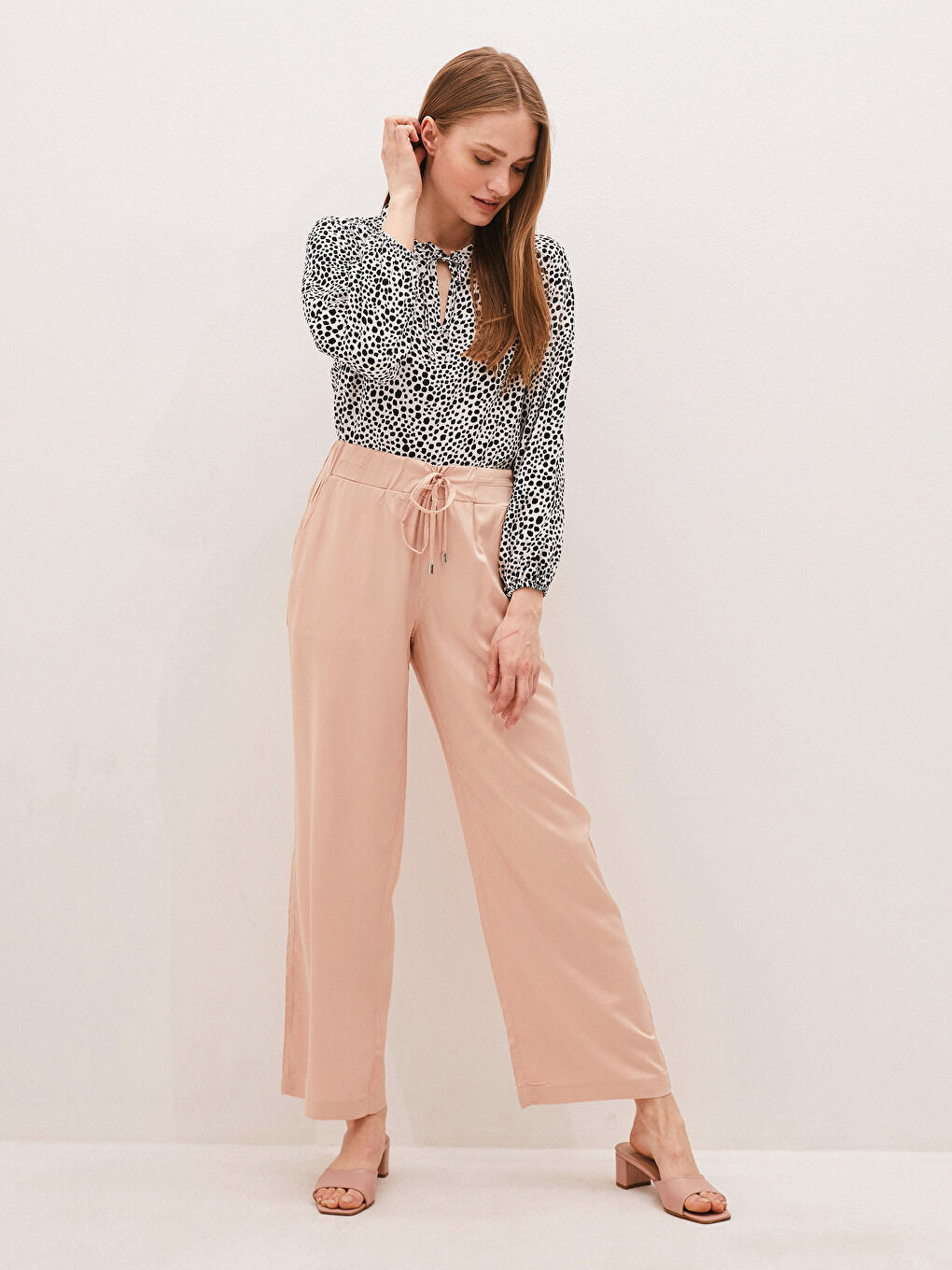 ელასტიური წელის ჯიბეებიანი თავისუფალი Belmando-ს ქსოვილის ქალებისთვის შარვალი-1