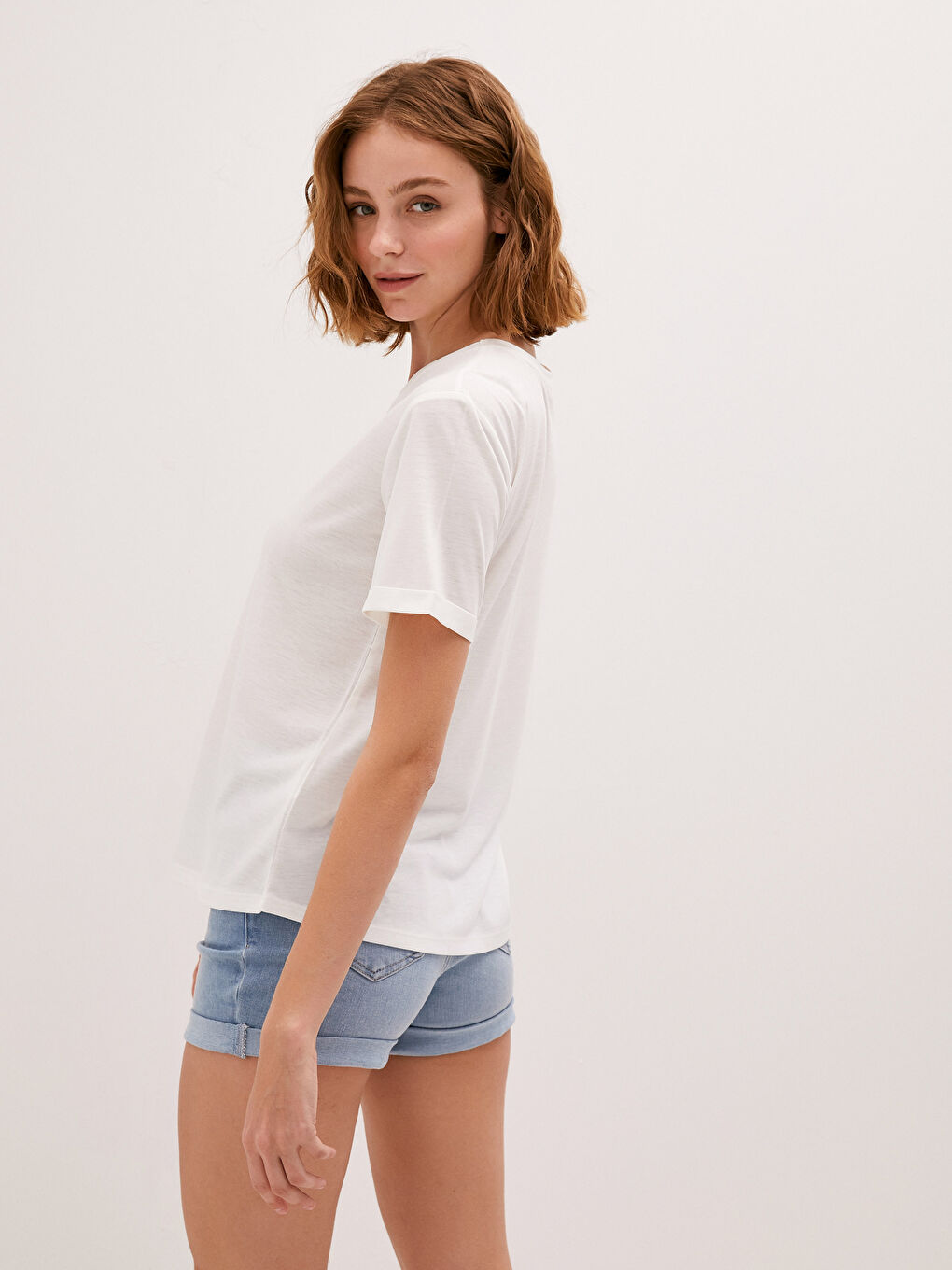 Ekru Bisiklet Yaka Düz Kısa Kollu Kadın Tişört-3
