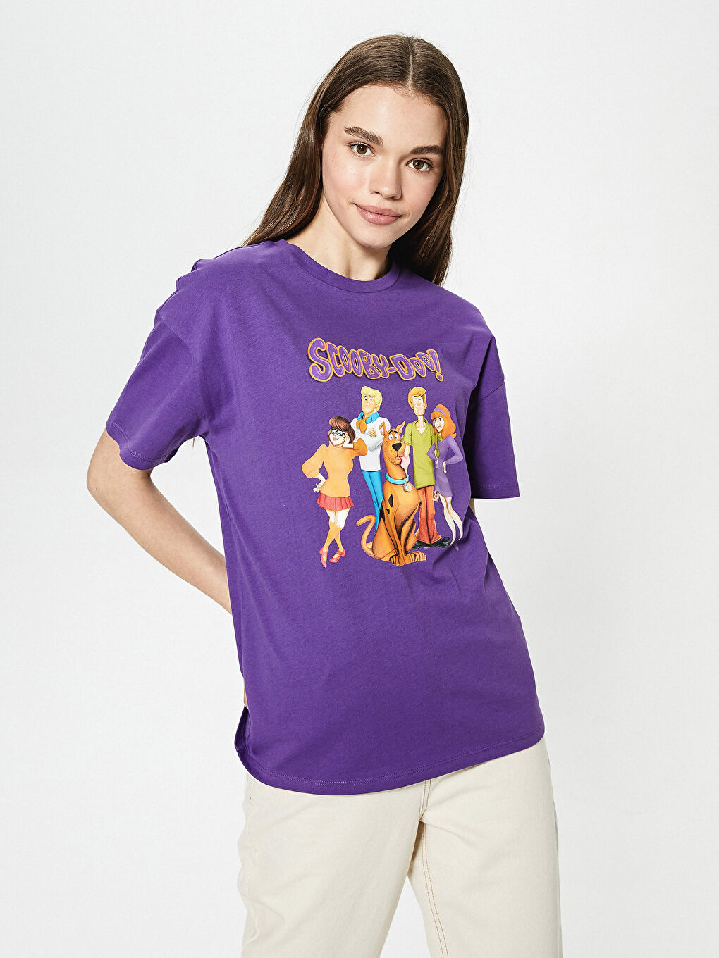 تيشيرت قطن كم قصير مطبوع سكوبيدو ياقة دائرية للسيدات-1