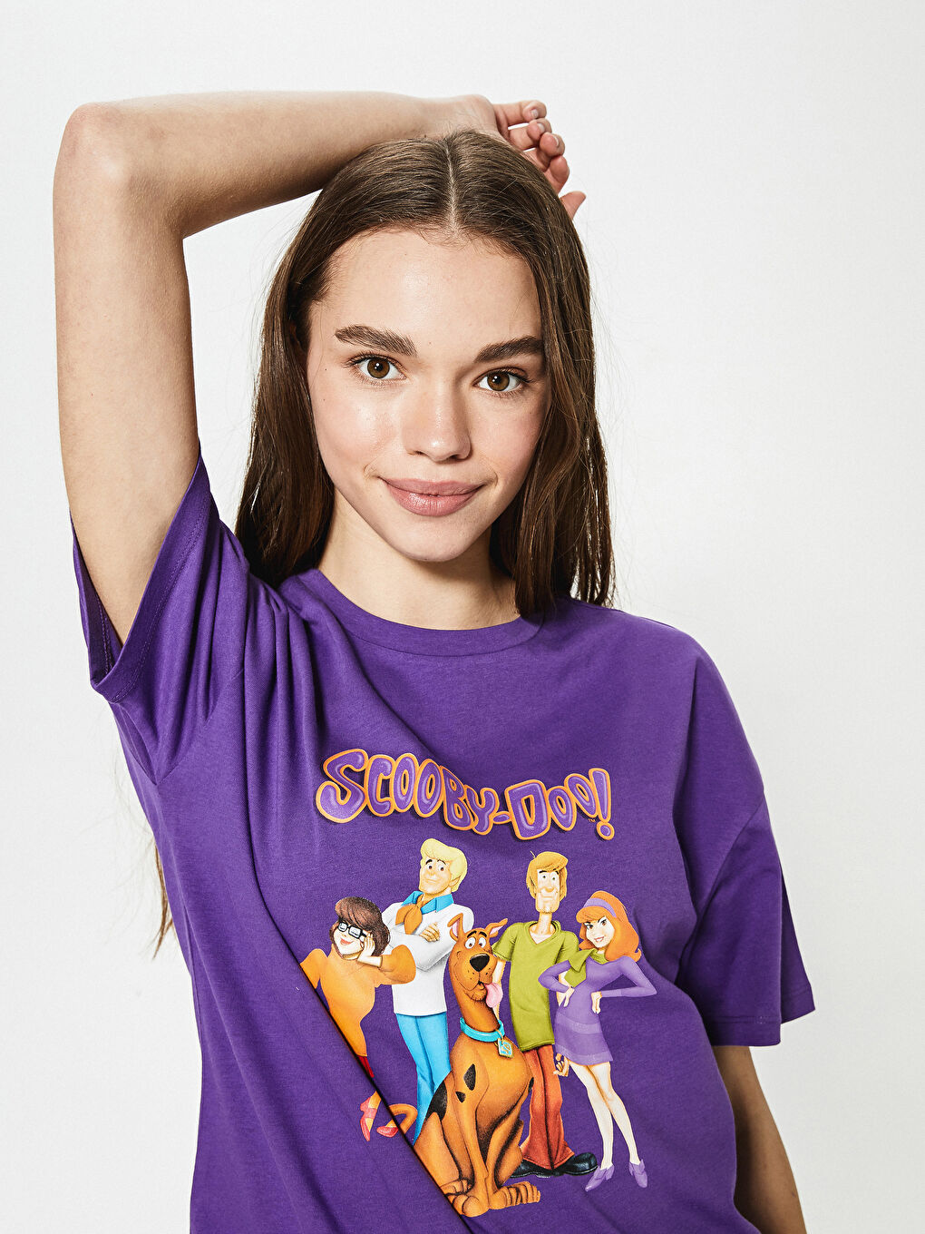 تيشيرت قطن كم قصير مطبوع سكوبيدو ياقة دائرية للسيدات-2