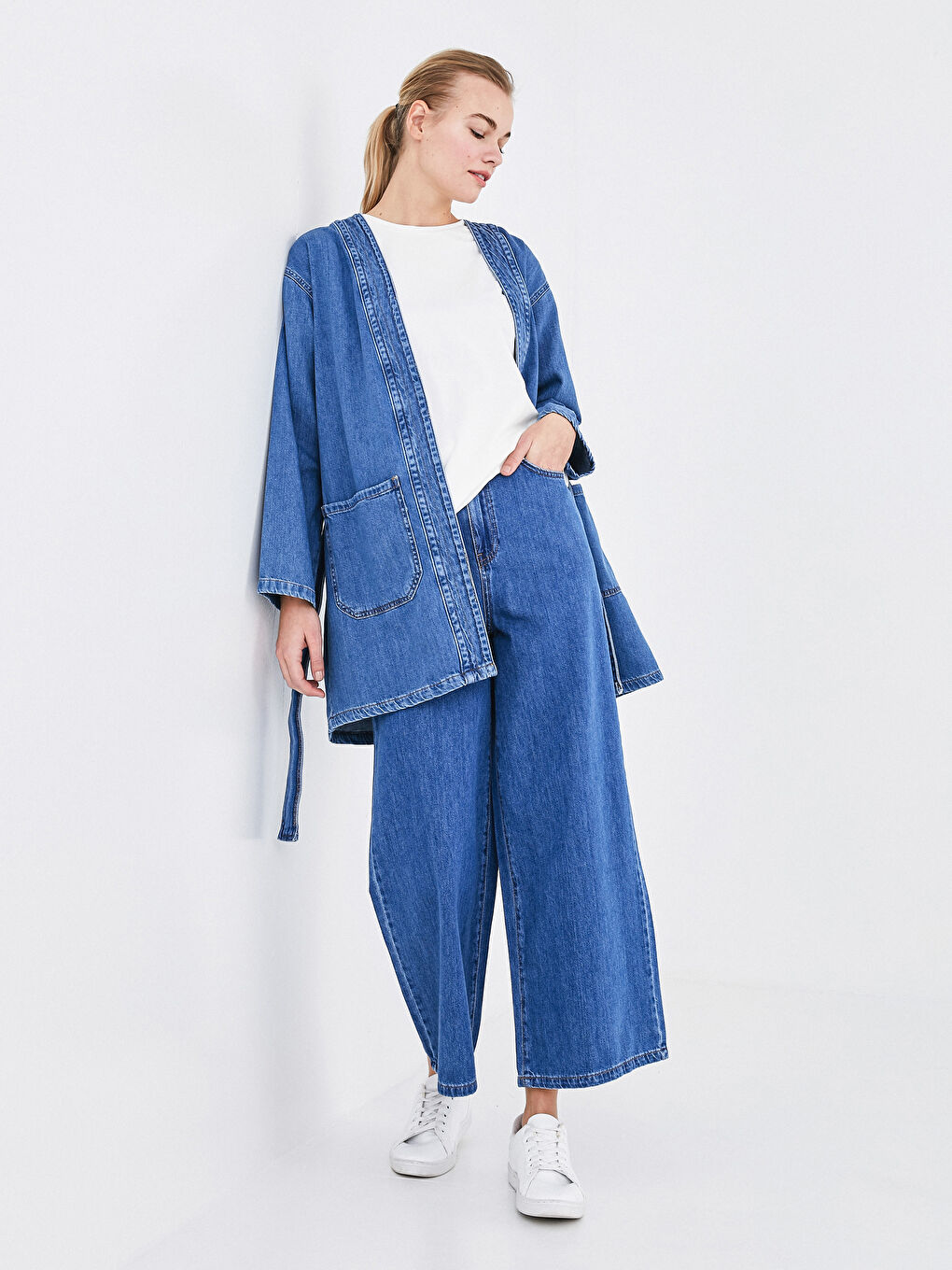 Джинсы Женские Широкие Стандартного Кроя-1