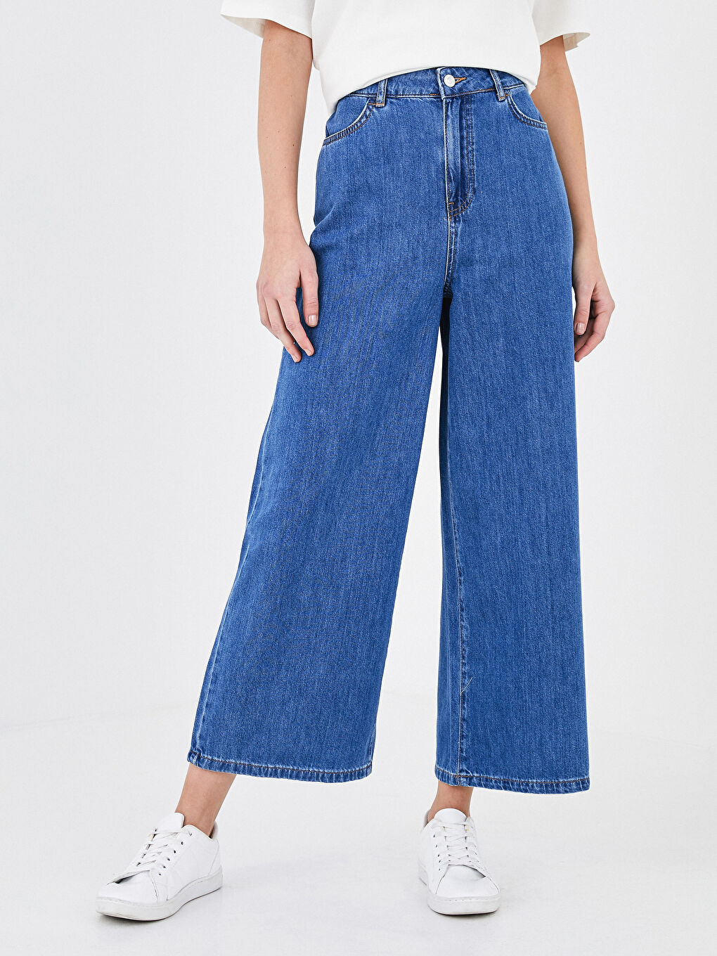Джинсы Женские Широкие Стандартного Кроя-2